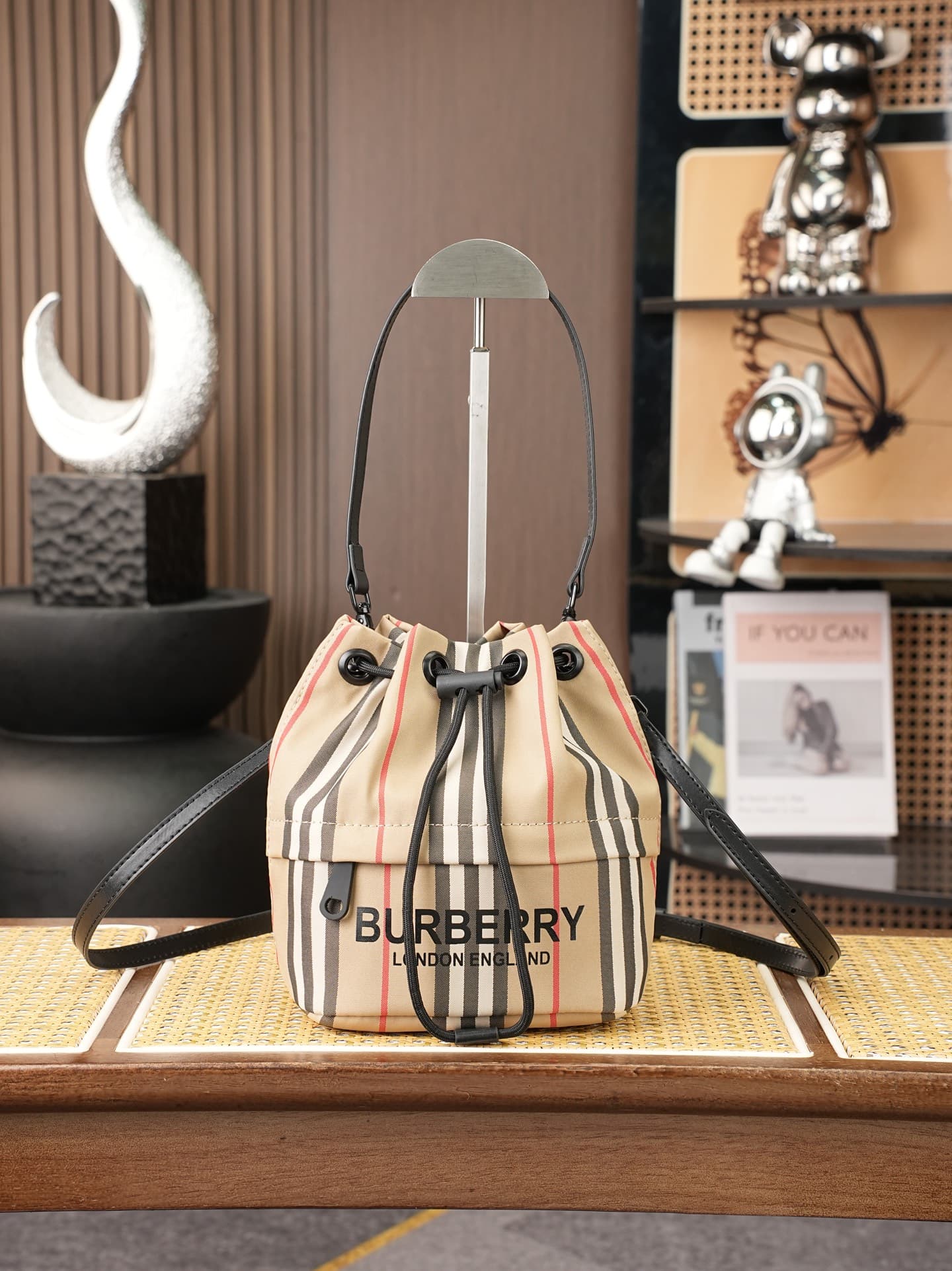 C85 Superior quality 💥 The Bur storage bucket features plaid patterns; it’s very classic and casual. The advantage is that it’s extremely light! It has plenty of space for storage. Dimensions: 18X19.5🌟 Model: 8437. — image 1