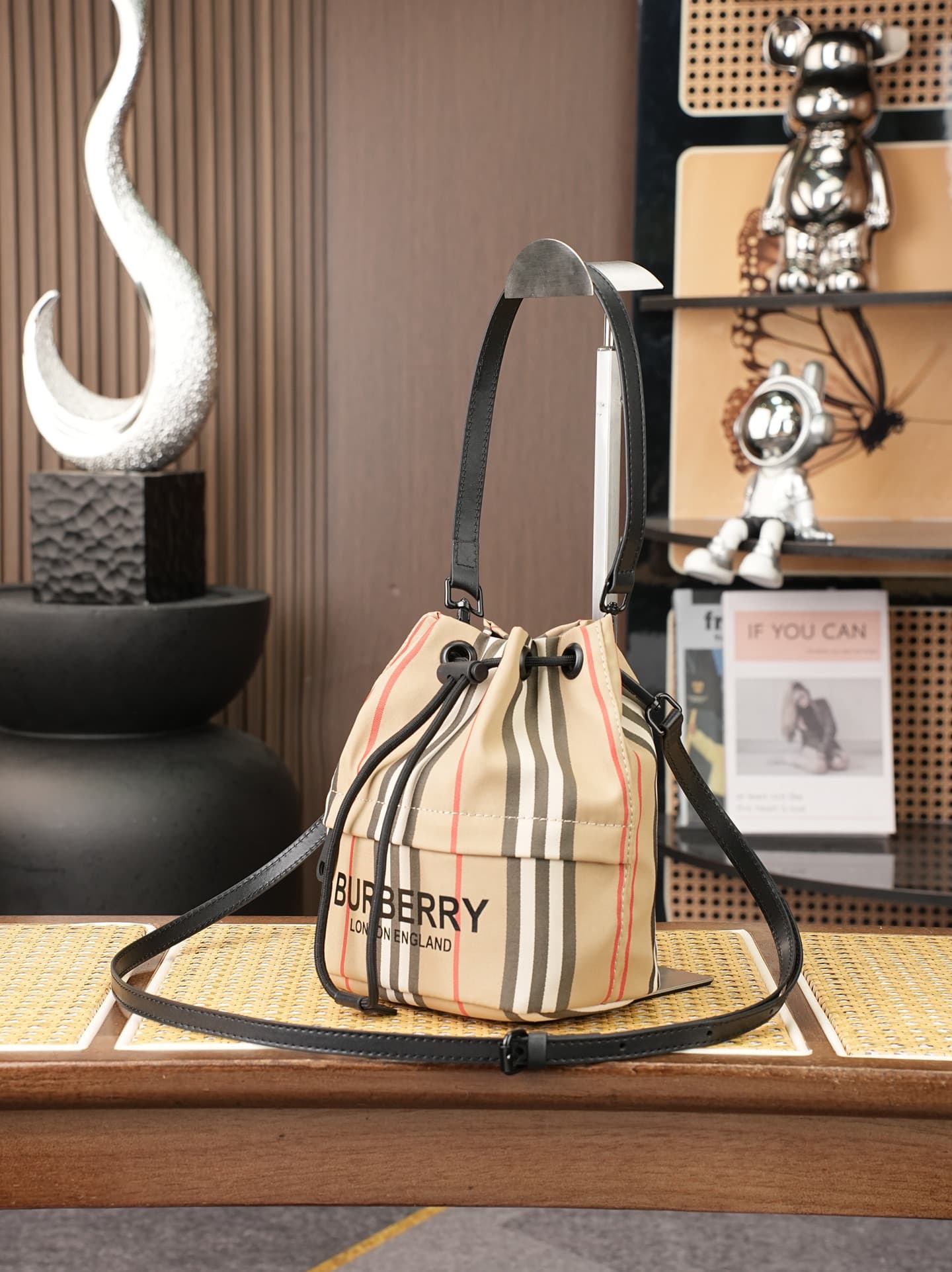C85 Superior quality 💥 The Bur storage bucket features plaid patterns; it’s very classic and casual. The advantage is that it’s extremely light! It has plenty of space for storage. Dimensions: 18X19.5🌟 Model: 8437. — image 2