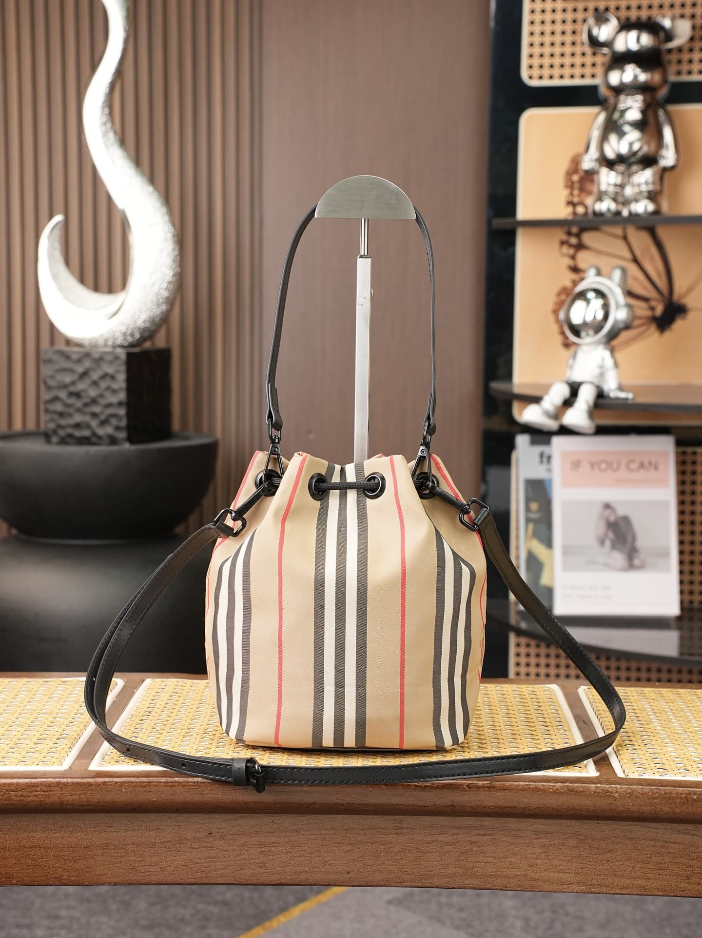 C85 Superior quality 💥 The Bur storage bucket features plaid patterns; it’s very classic and casual. The advantage is that it’s extremely light! It has plenty of space for storage. Dimensions: 18X19.5🌟 Model: 8437. — image 3