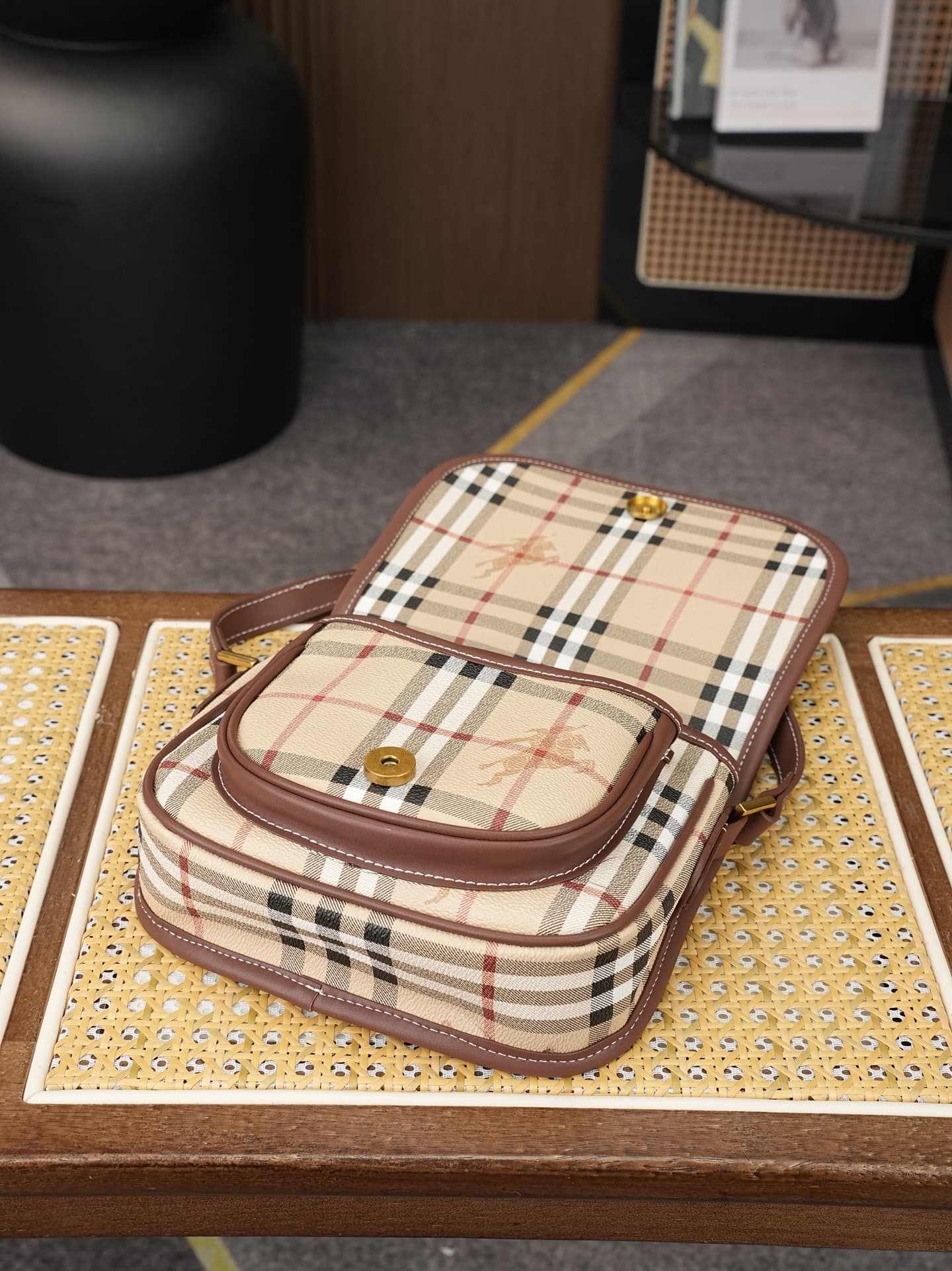 C87 Vintage/retro Bur “crossbody bag with Maja check vintage material – looks more relaxed and casual. Graffiti logos are bold and straightforward, giving a distinct feel right away. It embodies BUR’s iconic style; truly elegant and charming. The design i — image 6