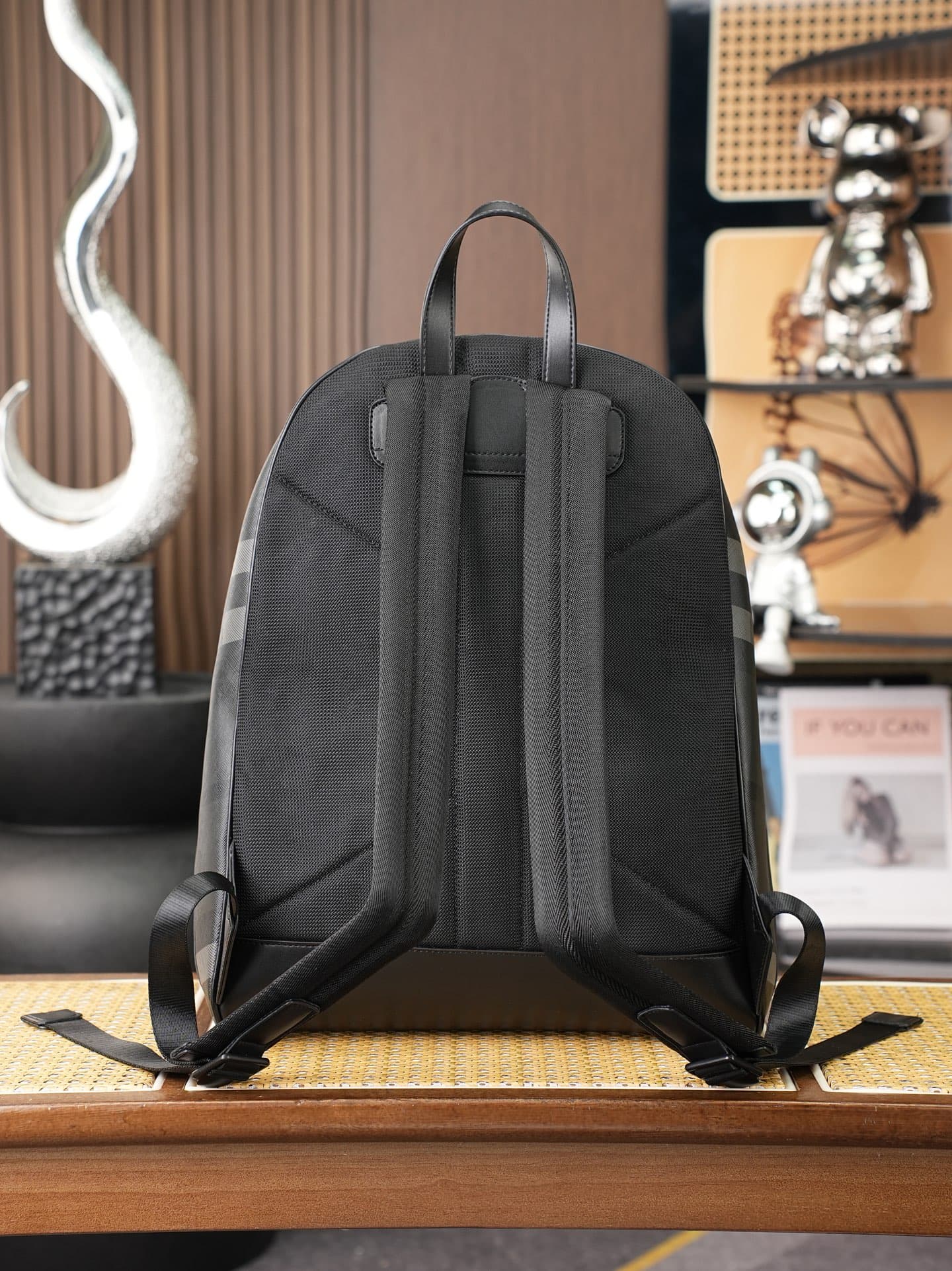C89 [New Carbon Gray] B’s latest backpack features a distinctive pattern design, with smooth leather trim. A brand logo is also included ❤️ to help organize personal items easily. The sewn-up back panel provides protection. This product can meet various n — image 3