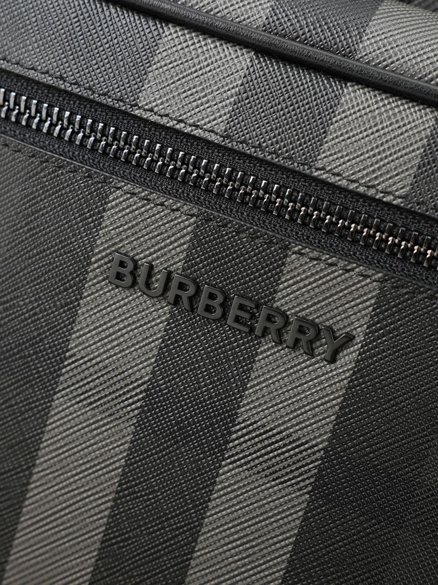 C89 [New Carbon Gray] B’s latest backpack features a distinctive pattern design, with smooth leather trim. A brand logo is also included ❤️ to help organize personal items easily. The sewn-up back panel provides protection. This product can meet various n — image 5