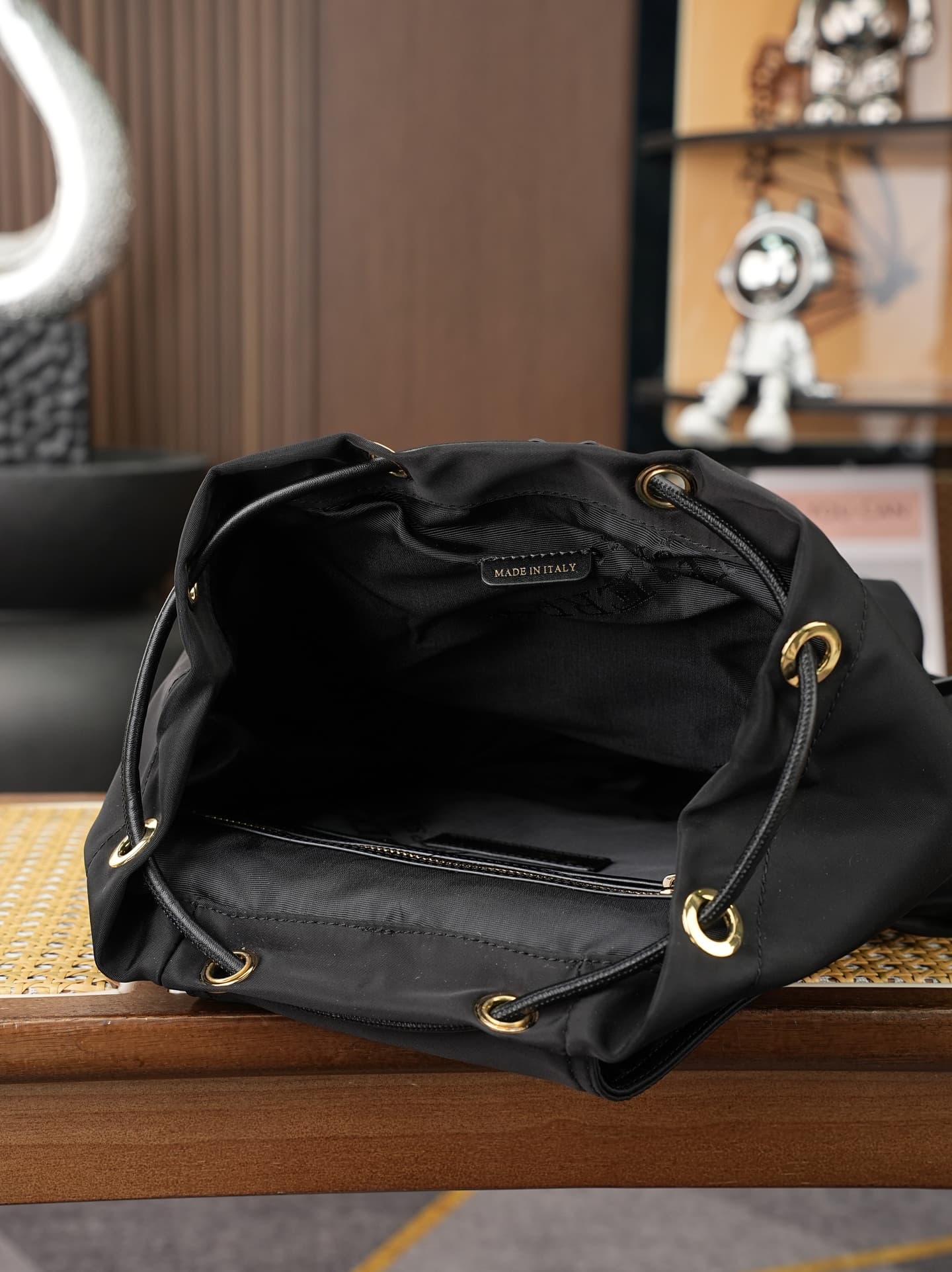 C90 The model “The Rucksack” from Bhome is a key accessory for fashion shows. It is lightweight and rainproof. The shoulder straps feature a comfortable padded design, along with beautiful metal chain decorations. The model number is 8304 — image 7