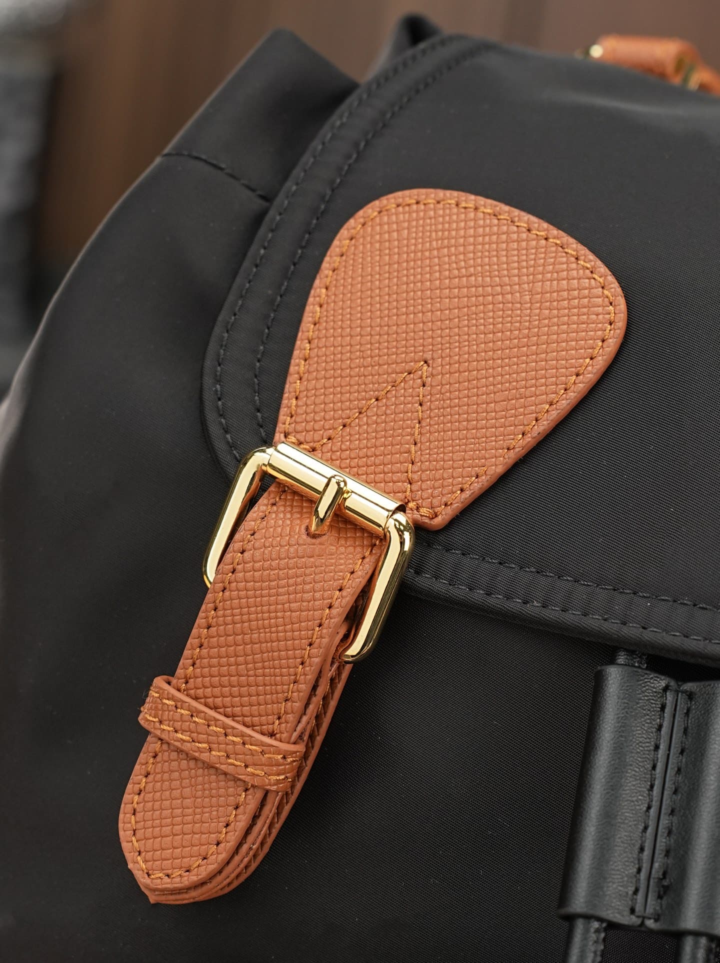 C90 The model “The Rucksack” from Bhome is a key accessory for fashion shows. It is lightweight and rainproof. The shoulder straps feature a comfortable padded design, along with beautiful metal chain decorations. The model number is 8304 — image 6
