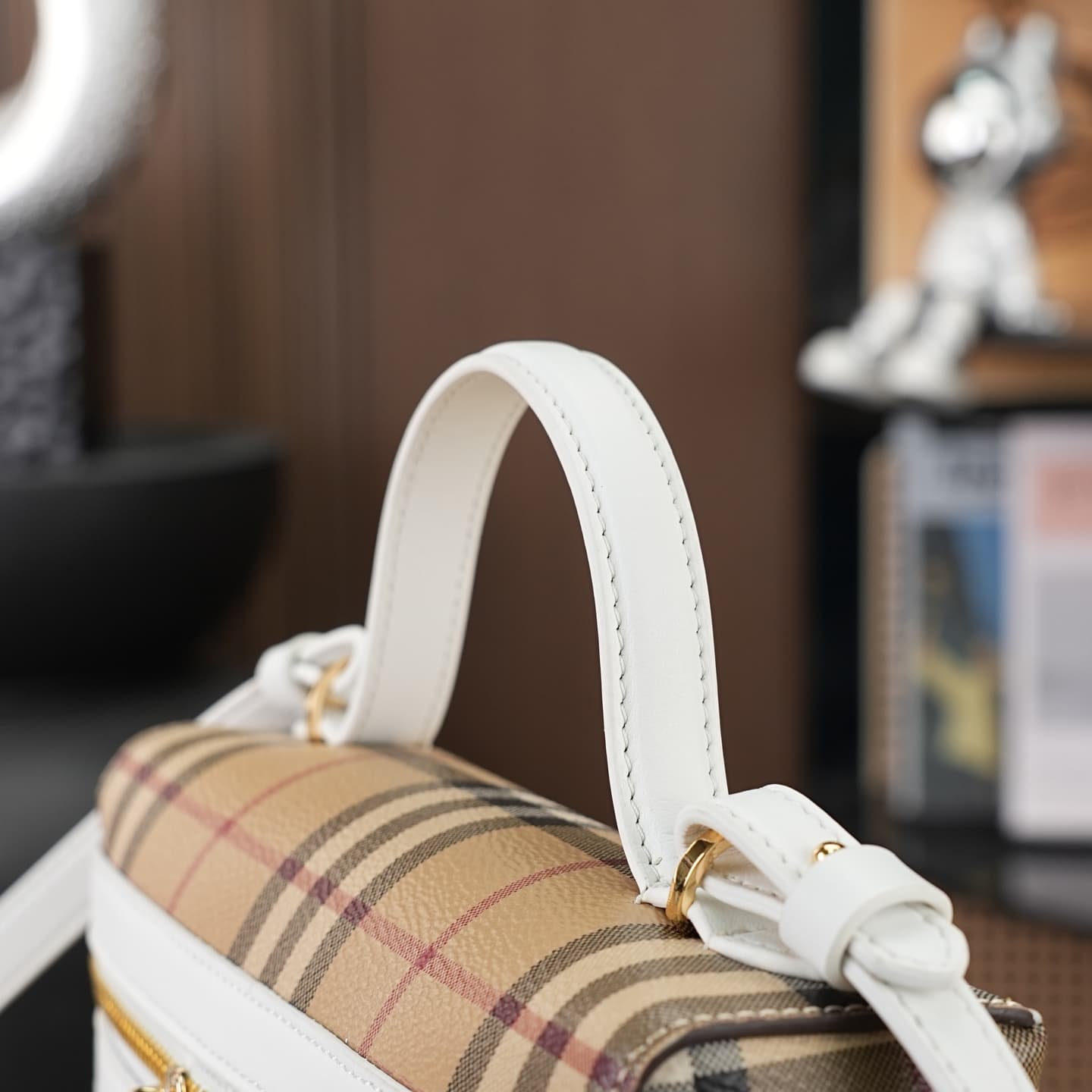 C93 The B family pattern Vanity bag is made from cotton-blend fabric and crafted by artisans in Italy. It features a Burberry pattern print in the iconic classic beige color, along with leather trim with visible ribbing. The bag has a stylish shape, inspi — image 7