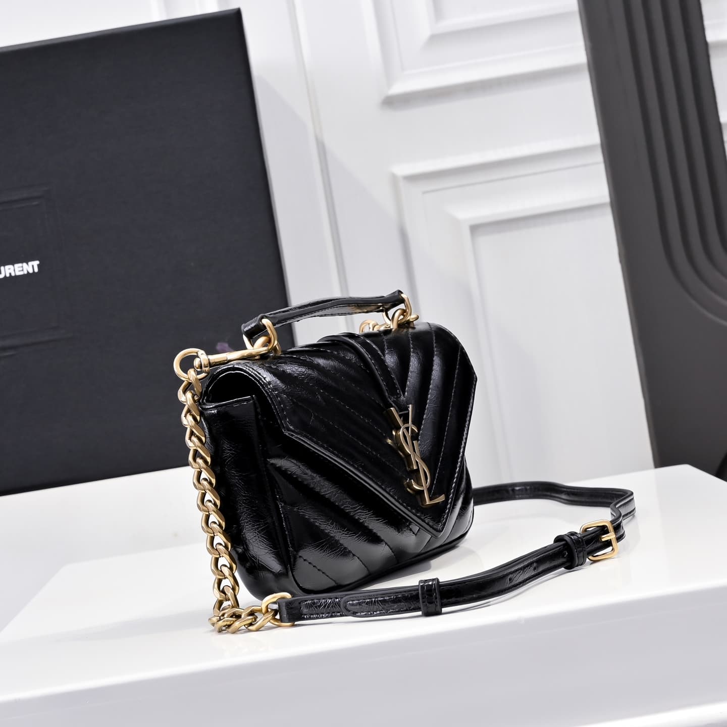 C8547 Mini college oil-wax leather chain courier — image 2