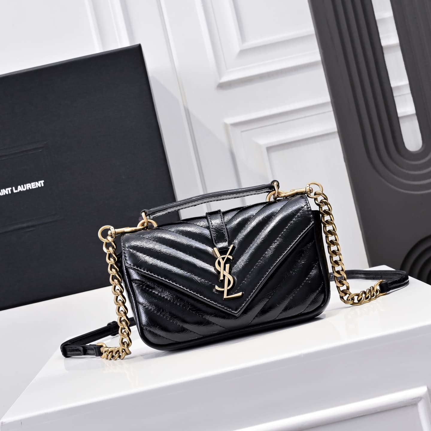 C8547 Mini college oil-wax leather chain courier — image 1