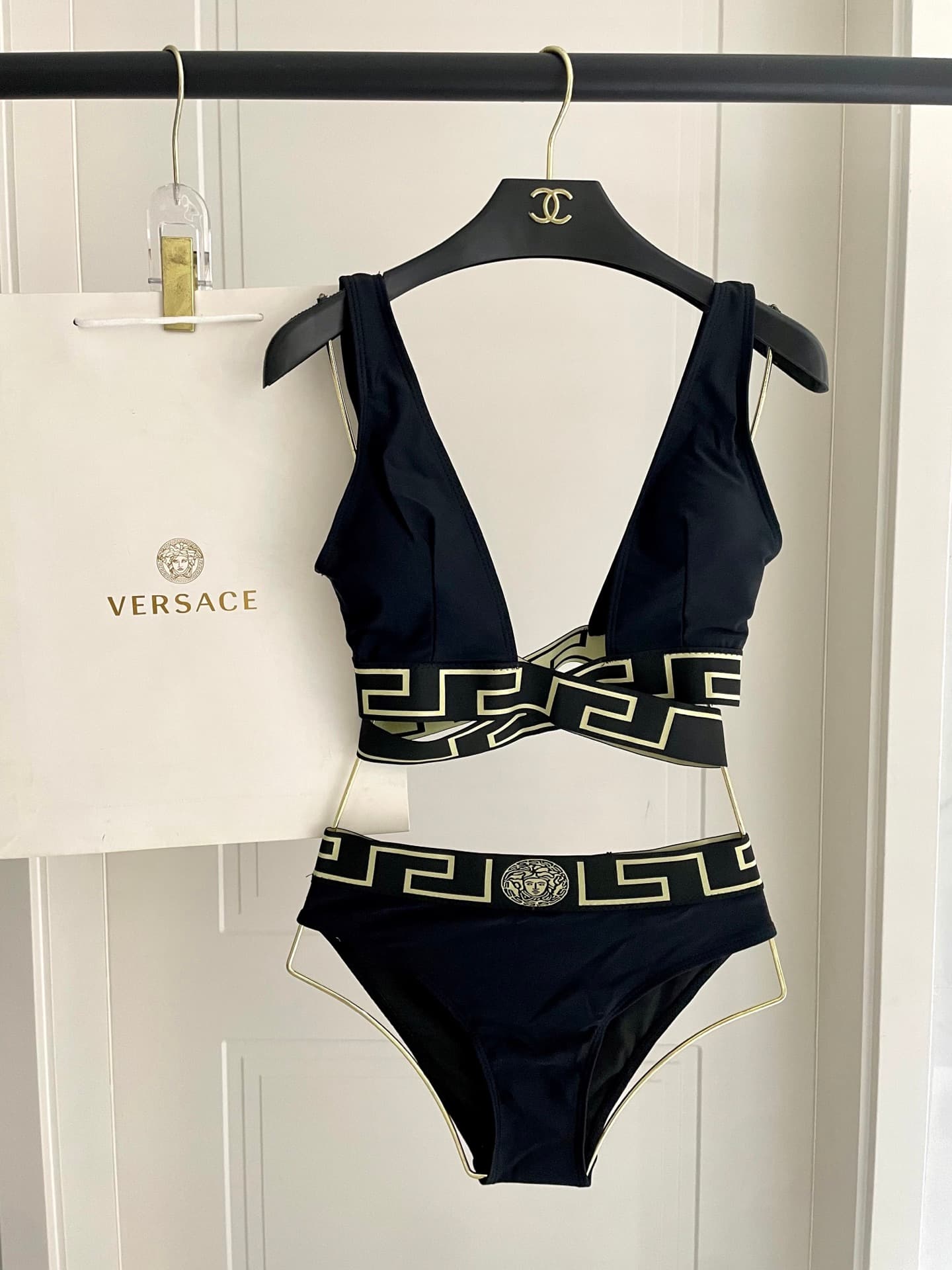C24967 Versace swimsuits – Versace’s new split-seat swimsuits 😍🥰 These swimsuits are suitable for various situations 🏊‍♀️ At the beach, swimming pools, hot springs, water parks, and rafting trips – they work well all the time 😌 They can also be worn with  — image 2