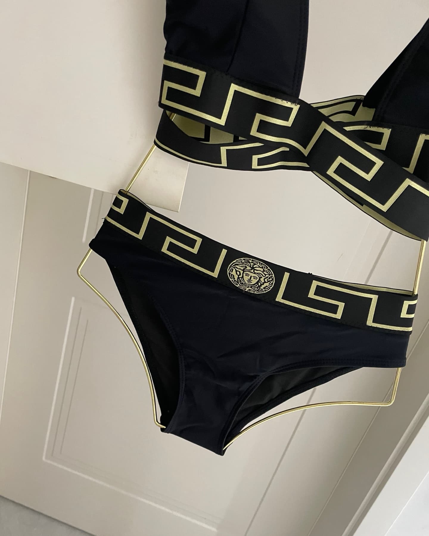 C24967 Versace swimsuits – Versace’s new split-seat swimsuits 😍🥰 These swimsuits are suitable for various situations 🏊‍♀️ At the beach, swimming pools, hot springs, water parks, and rafting trips – they work well all the time 😌 They can also be worn with  — image 5