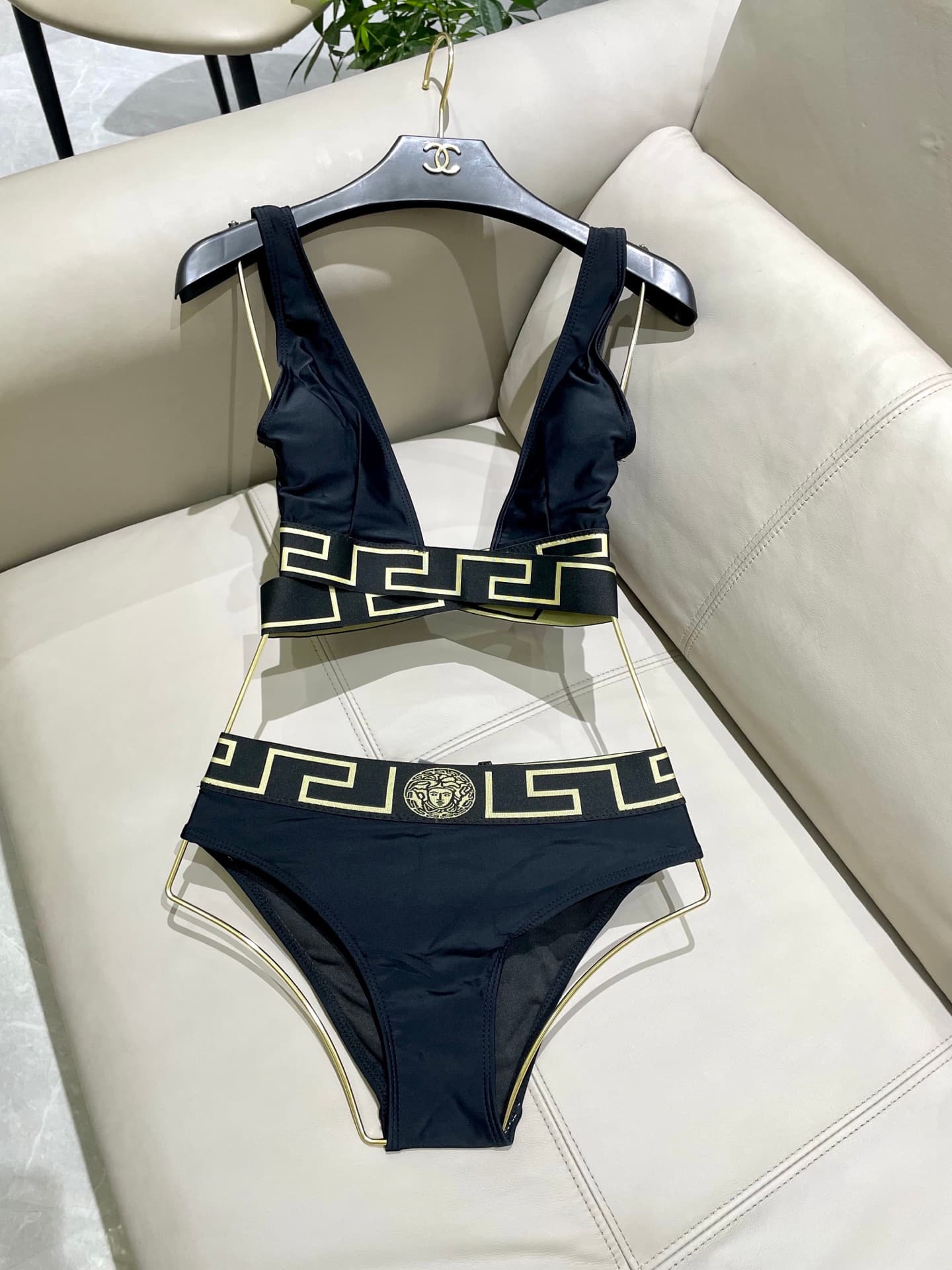 C24967 Versace swimsuits – Versace’s new split-seat swimsuits 😍🥰 These swimsuits are suitable for various situations 🏊‍♀️ At the beach, swimming pools, hot springs, water parks, and rafting trips – they work well all the time 😌 They can also be worn with  — image 6