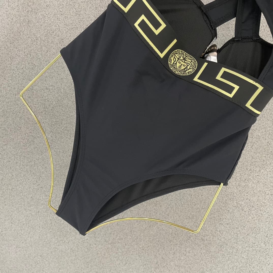 C24968 Versace swimsuit – New Versace one-piece 👙❤️😍🥰 A swimsuit suitable for various occasions 🏊‍♀️ On the beach, in swimming pools, hot springs, water parks, and for rafting too 😌 It can be worn both as an inner layer and as a outer layer as well. — image 4