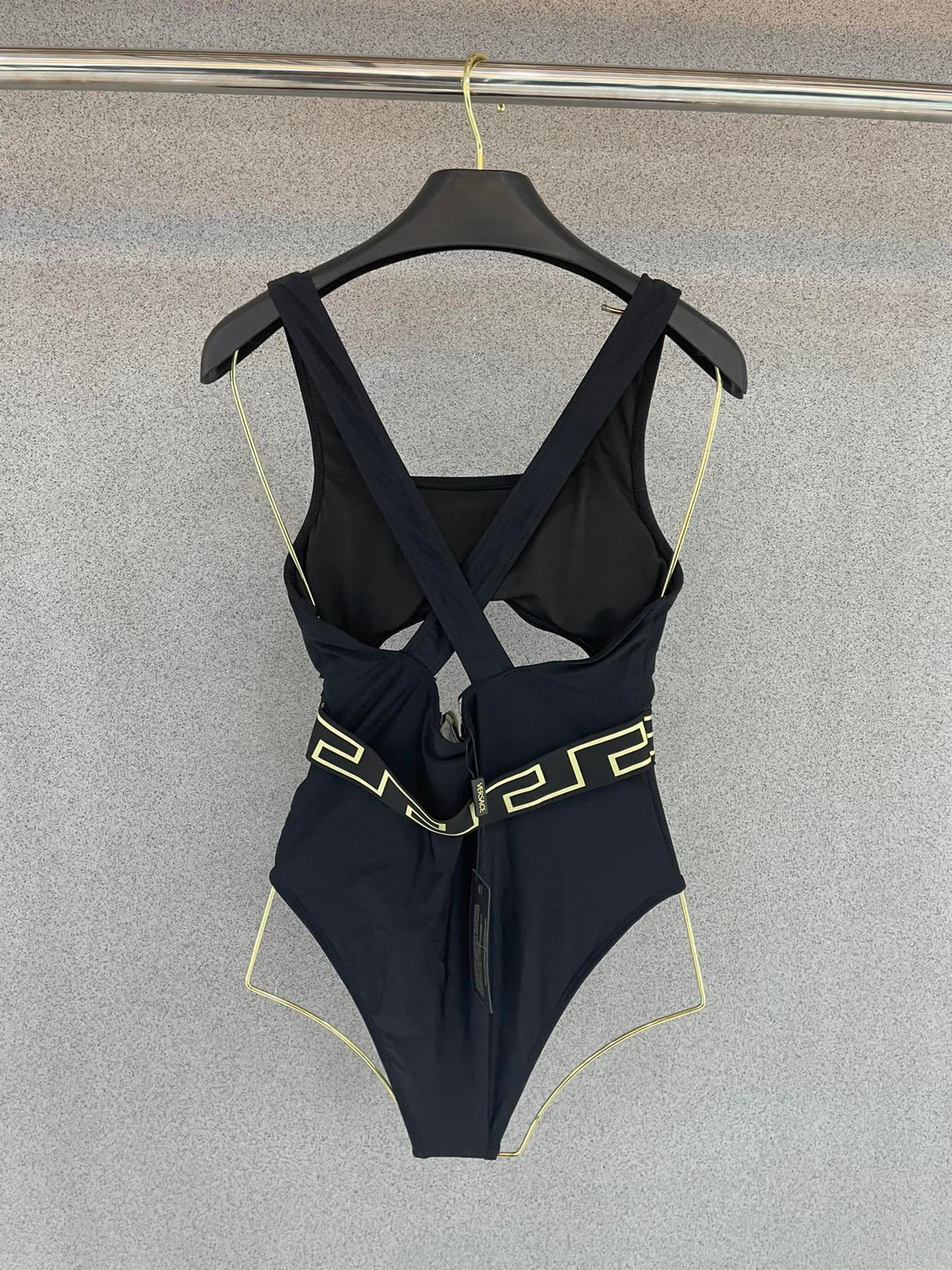 C24968 Versace swimsuit – New Versace one-piece 👙❤️😍🥰 A swimsuit suitable for various occasions 🏊‍♀️ On the beach, in swimming pools, hot springs, water parks, and for rafting too 😌 It can be worn both as an inner layer and as a outer layer as well. — image 6