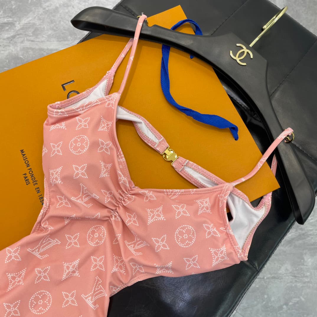 C24956 Lv swimsuit – New Lv swimsuit 😍🥰 Suitable for various swimming scenarios 🏊‍♀️ At the beach, swimming pools, hot springs, water parks, and rafting trips – all are suitable! It can also be worn with inner clothing; it works well in any situation. — image 7