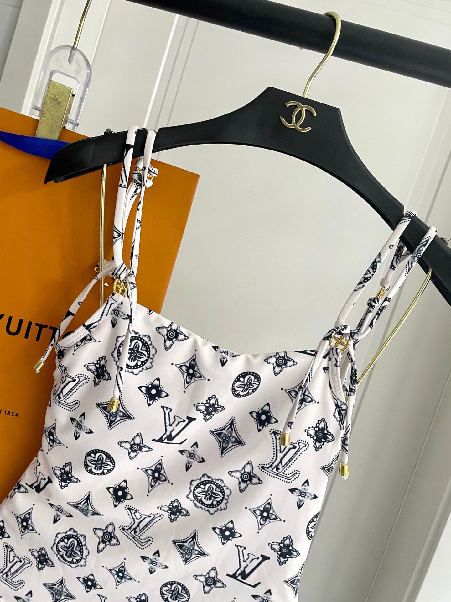 C24955 Lv swimsuit – New Lv swimsuit 😍🥰 Suitable for various swimming scenarios 🏊‍♀️ At the beach, swimming pools, hot springs, water parks, and rafting trips – all are great! It can also be worn with inner clothing; it’s very versatile. — image 5
