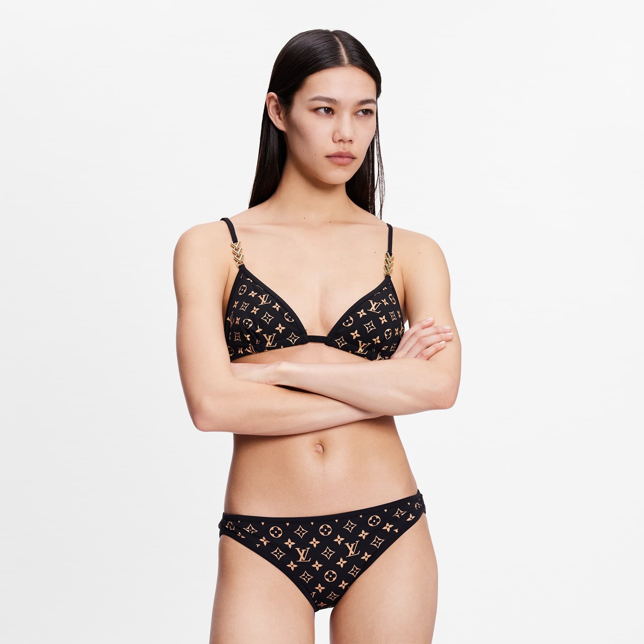 C24930 Lv swimsuit – New model from Lv’s store, split design, well-fitting hardware 😍🥰 Suitable for various swimming scenarios 🏊♀️ At the beach, swimming pools, hot springs, water parks, and rafting trips – all are perfect 😌 It can also be worn with inne — image 1