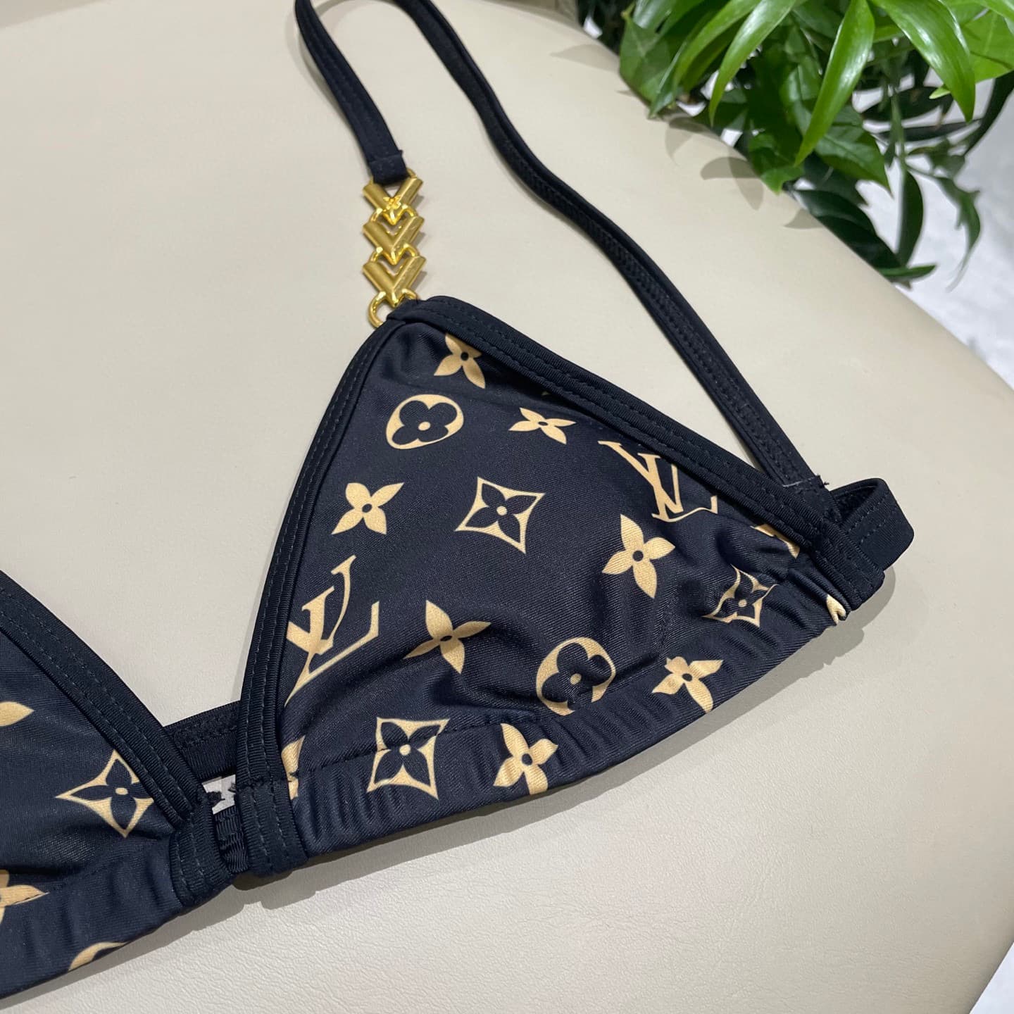 C24930 Lv swimsuit – New model from Lv’s store, split design, well-fitting hardware 😍🥰 Suitable for various swimming scenarios 🏊‍♀️ At the beach, swimming pools, hot springs, water parks, and rafting trips – all are perfect 😌 It can also be worn with inne — image 8