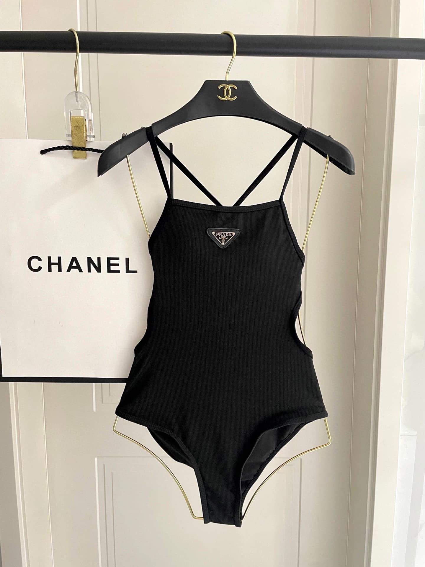 C24918 Prada one-piece swimsuit 😍🥰 – suitable for various swimming scenarios 🏊‍♀️. It can be used at the beach, swimming pools, hot springs, water parks, and rafting trips 😌. It’s also great as an underwear. The one-piece design covers the midriff and mak — image 2