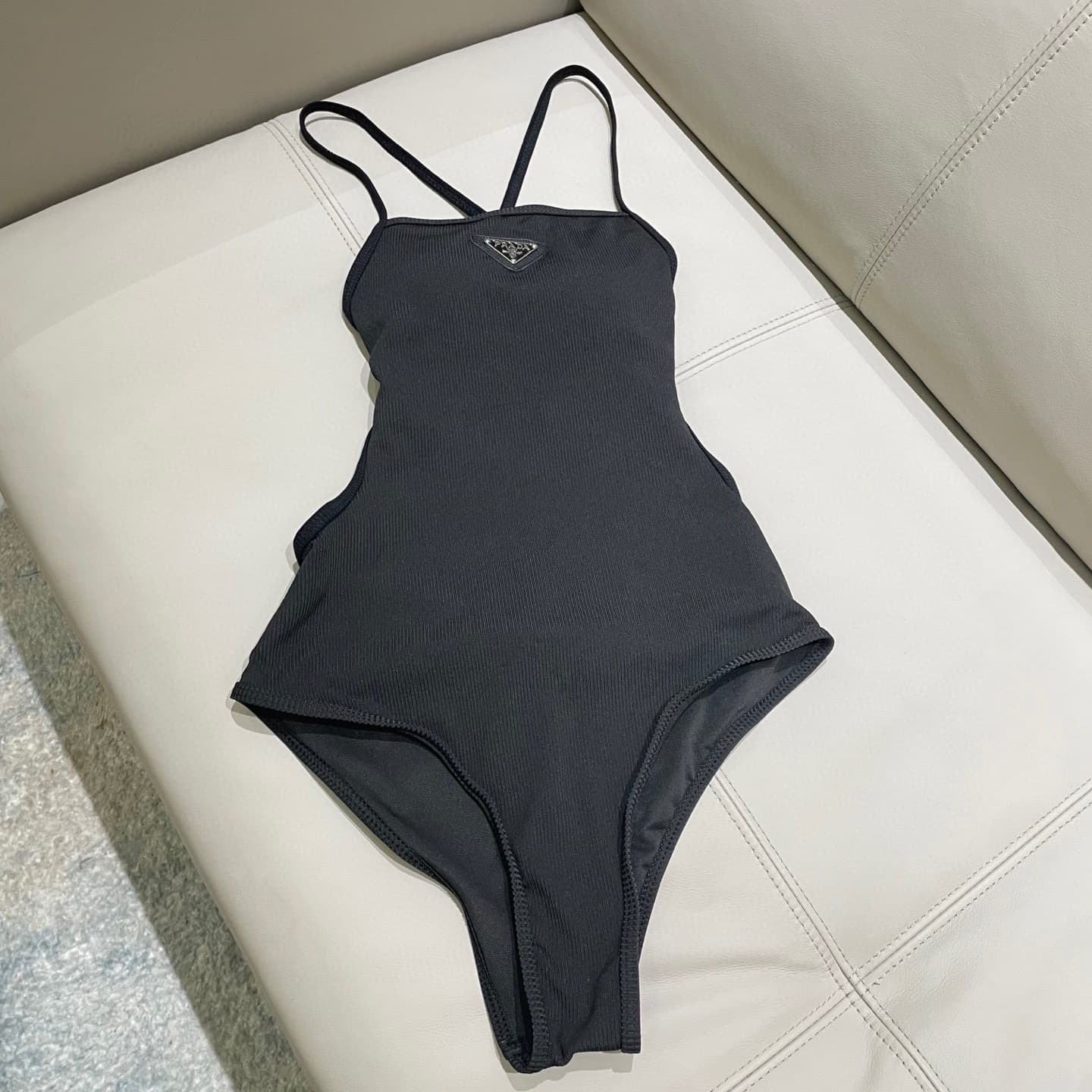 C24918 Prada one-piece swimsuit 😍🥰 – suitable for various swimming scenarios 🏊‍♀️. It can be used at the beach, swimming pools, hot springs, water parks, and rafting trips 😌. It’s also great as an underwear. The one-piece design covers the midriff and mak — image 8