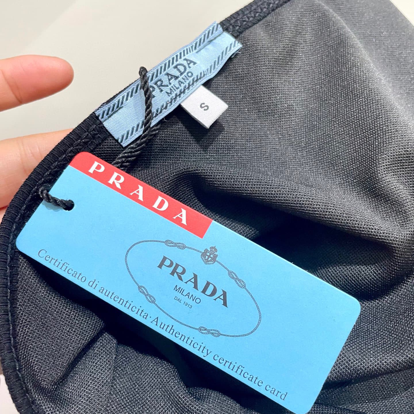 C24918 Prada one-piece swimsuit 😍🥰 – suitable for various swimming scenarios 🏊‍♀️. It can be used at the beach, swimming pools, hot springs, water parks, and rafting trips 😌. It’s also great as an underwear. The one-piece design covers the midriff and mak — image 7