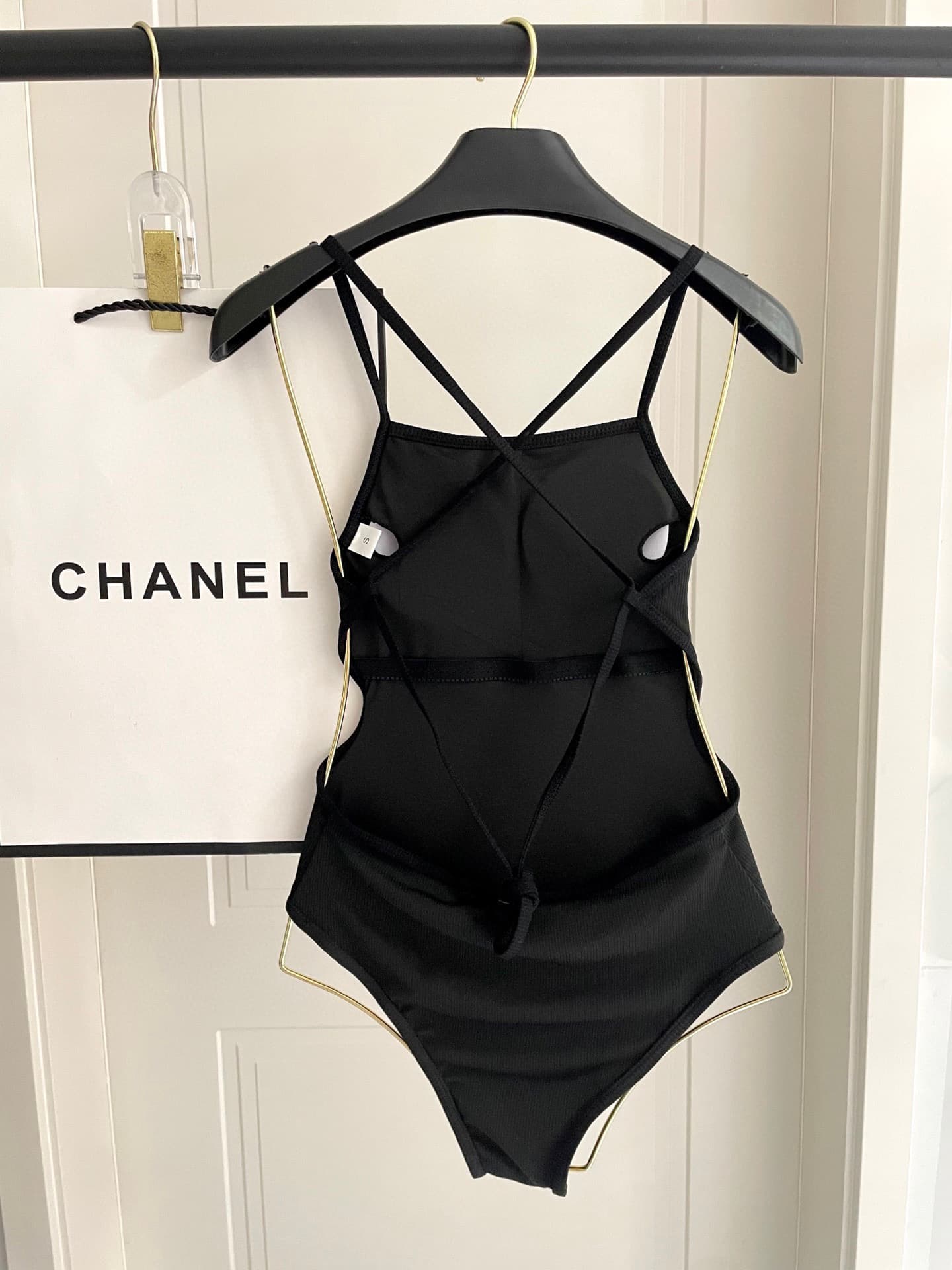 C24918 Prada one-piece swimsuit 😍🥰 – suitable for various swimming scenarios 🏊‍♀️. It can be used at the beach, swimming pools, hot springs, water parks, and rafting trips 😌. It’s also great as an underwear. The one-piece design covers the midriff and mak — image 5