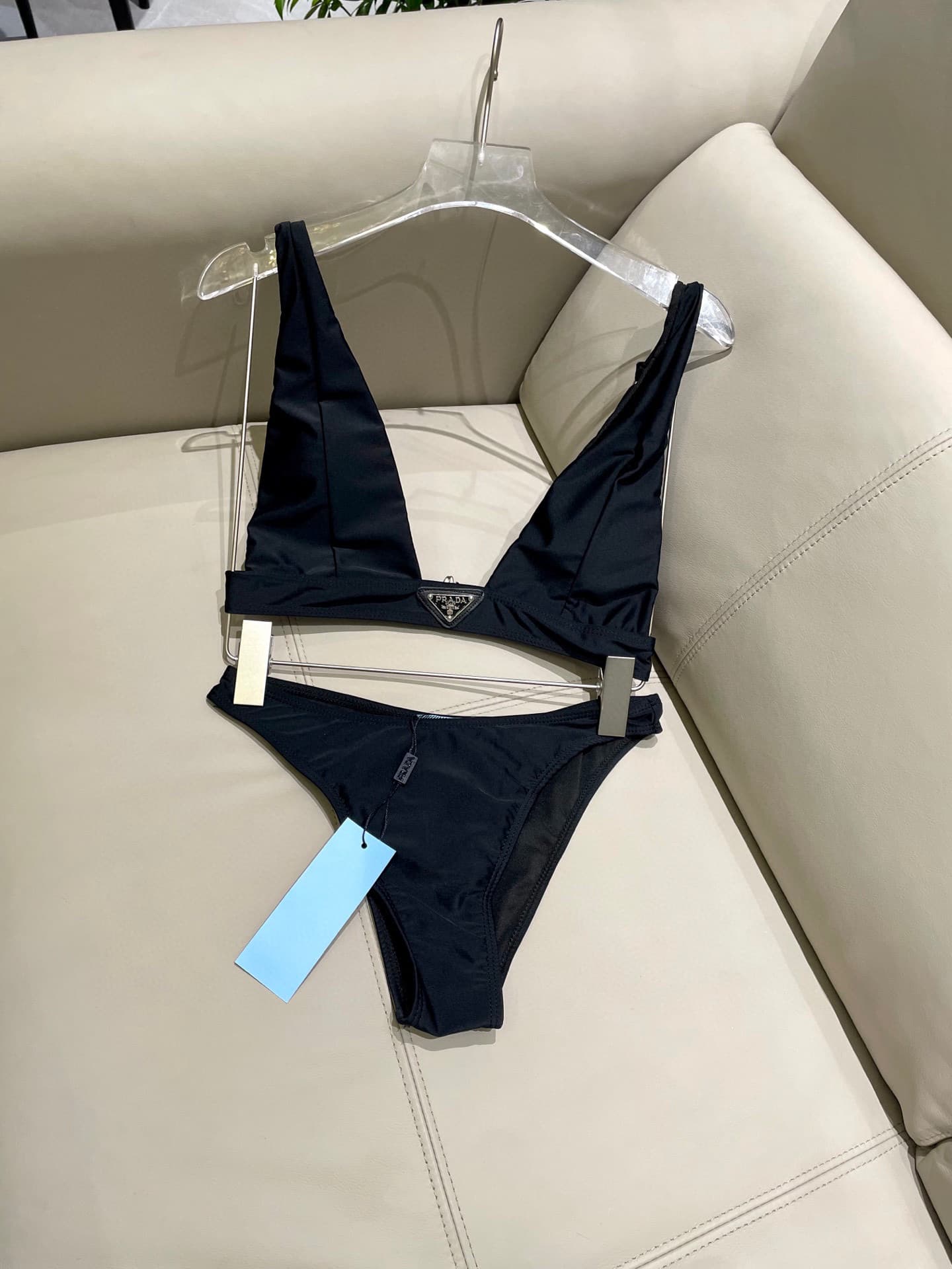 C24917 Prada split swimsuit 😍🥰 – suitable for various swimming scenarios 🏊‍♀️. It can be used at the beach, swimming pools, hot springs, water parks, and for rafting. The bodysuit design covers the midriff and makes one look taller; even if there is some  — image 6