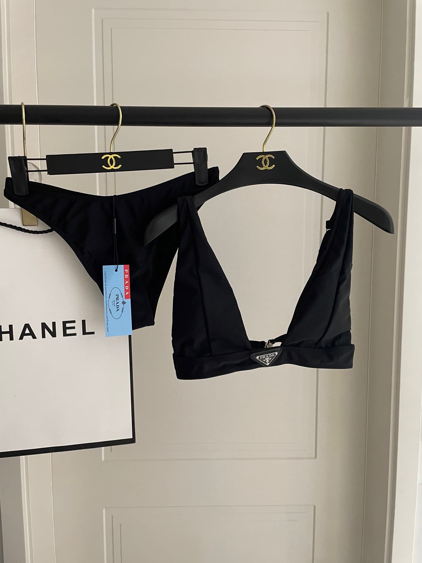 C24917 Prada split swimsuit 😍🥰 – suitable for various swimming scenarios 🏊‍♀️. It can be used at the beach, swimming pools, hot springs, water parks, and for rafting. The bodysuit design covers the midriff and makes one look taller; even if there is some  — image 4