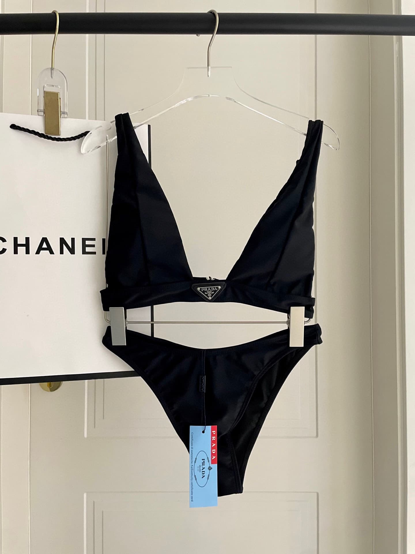 C24917 Prada split swimsuit 😍🥰 – suitable for various swimming scenarios 🏊‍♀️. It can be used at the beach, swimming pools, hot springs, water parks, and for rafting. The bodysuit design covers the midriff and makes one look taller; even if there is some  — image 5