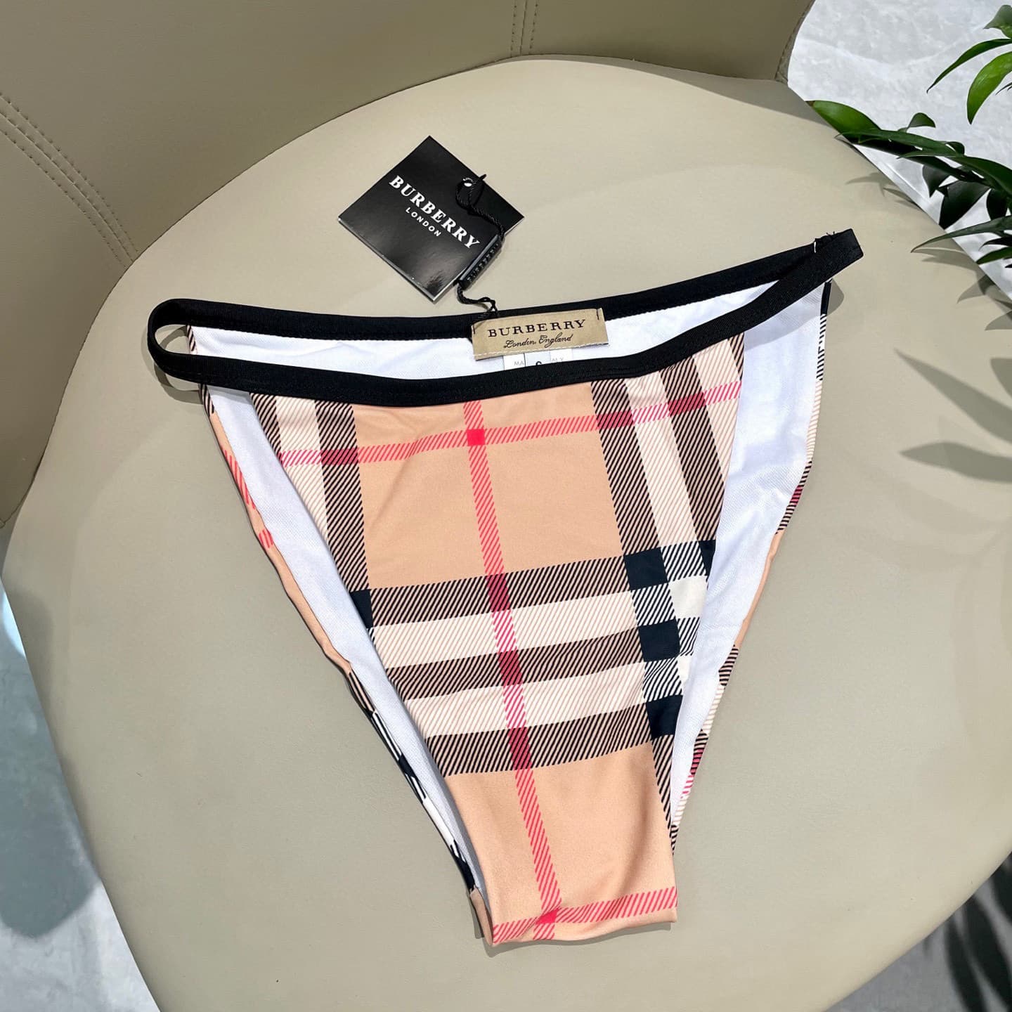 C24915 Burberry swimsuits – New styles available at Burberry stores, split design 😍🥰 Perfect for various swimming scenarios 🏊‍♀️ At the beach, swimming pools, hot springs, water parks, and rafting trips – all are suitable 😌 You can also wear them with inn — image 8