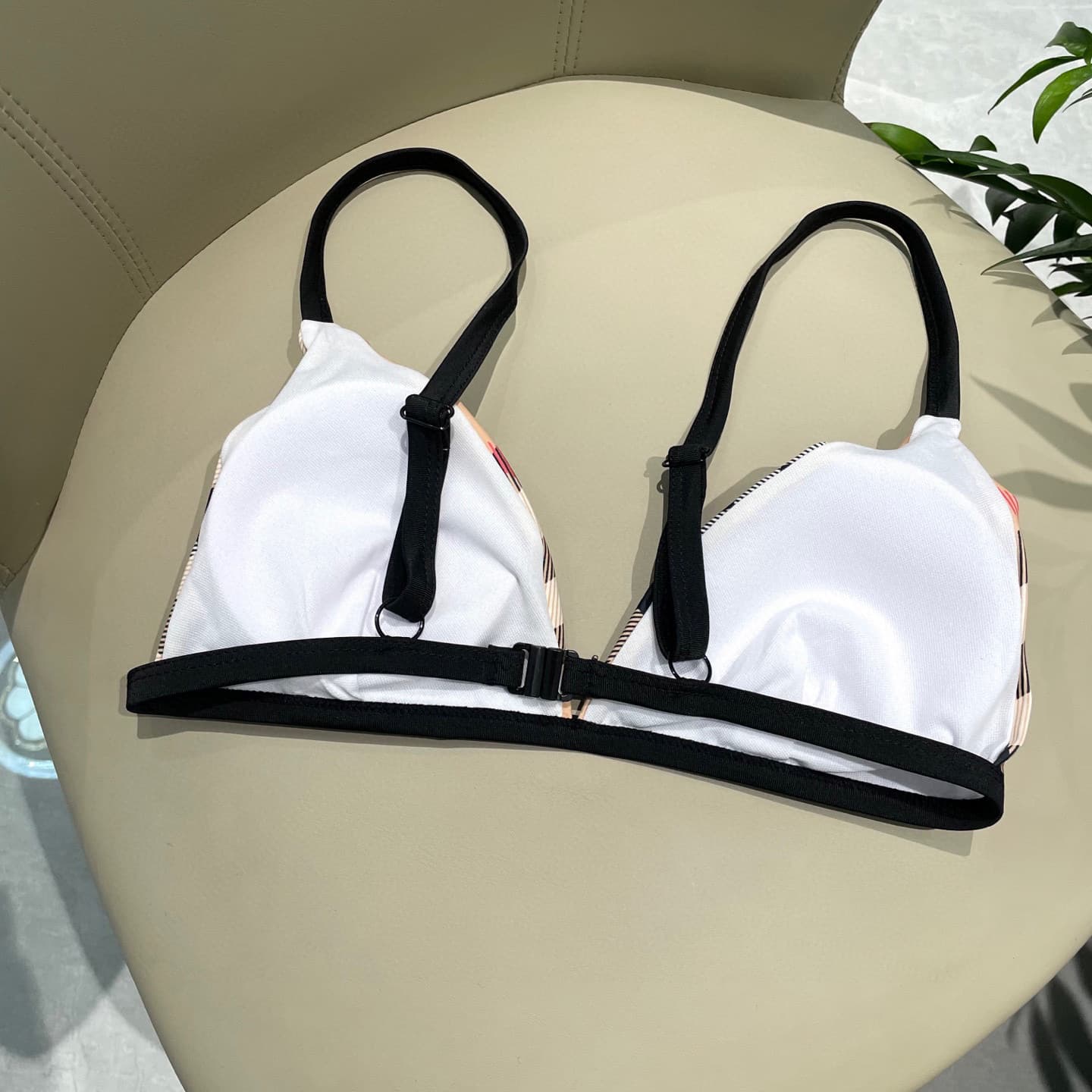 C24915 Burberry swimsuits – New styles available at Burberry stores, split design 😍🥰 Perfect for various swimming scenarios 🏊‍♀️ At the beach, swimming pools, hot springs, water parks, and rafting trips – all are suitable 😌 You can also wear them with inn — image 7