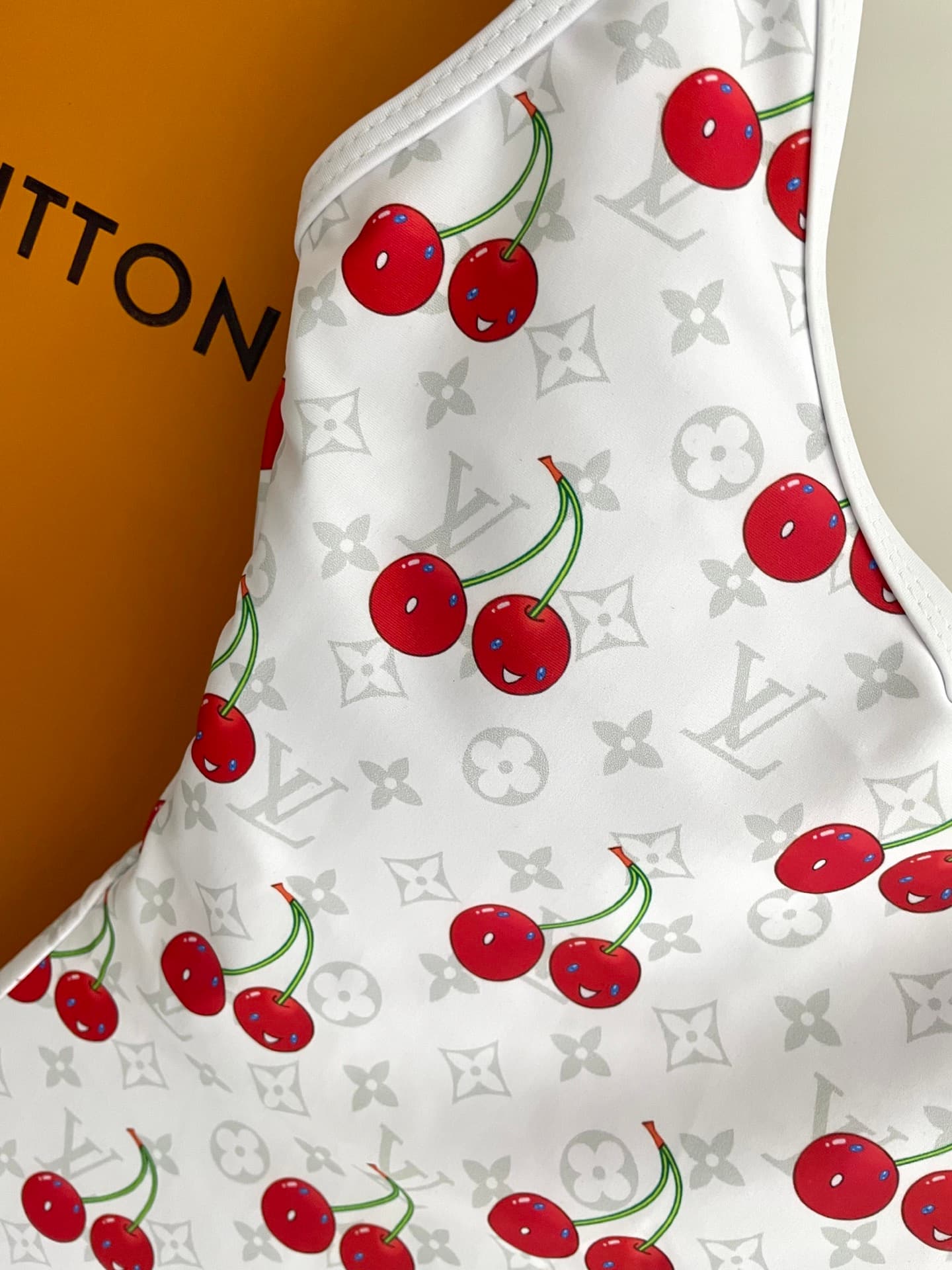 C24914 Lv swimsuit – New model from Lv’s boutique, one-piece design 😍🥰 Suitable for various swimming scenarios 🏊‍♀️ At the beach, swimming pool, hot springs, water park, or rafting trips – it works well 😌 It can also be worn with inner layers. The one-pie — image 5