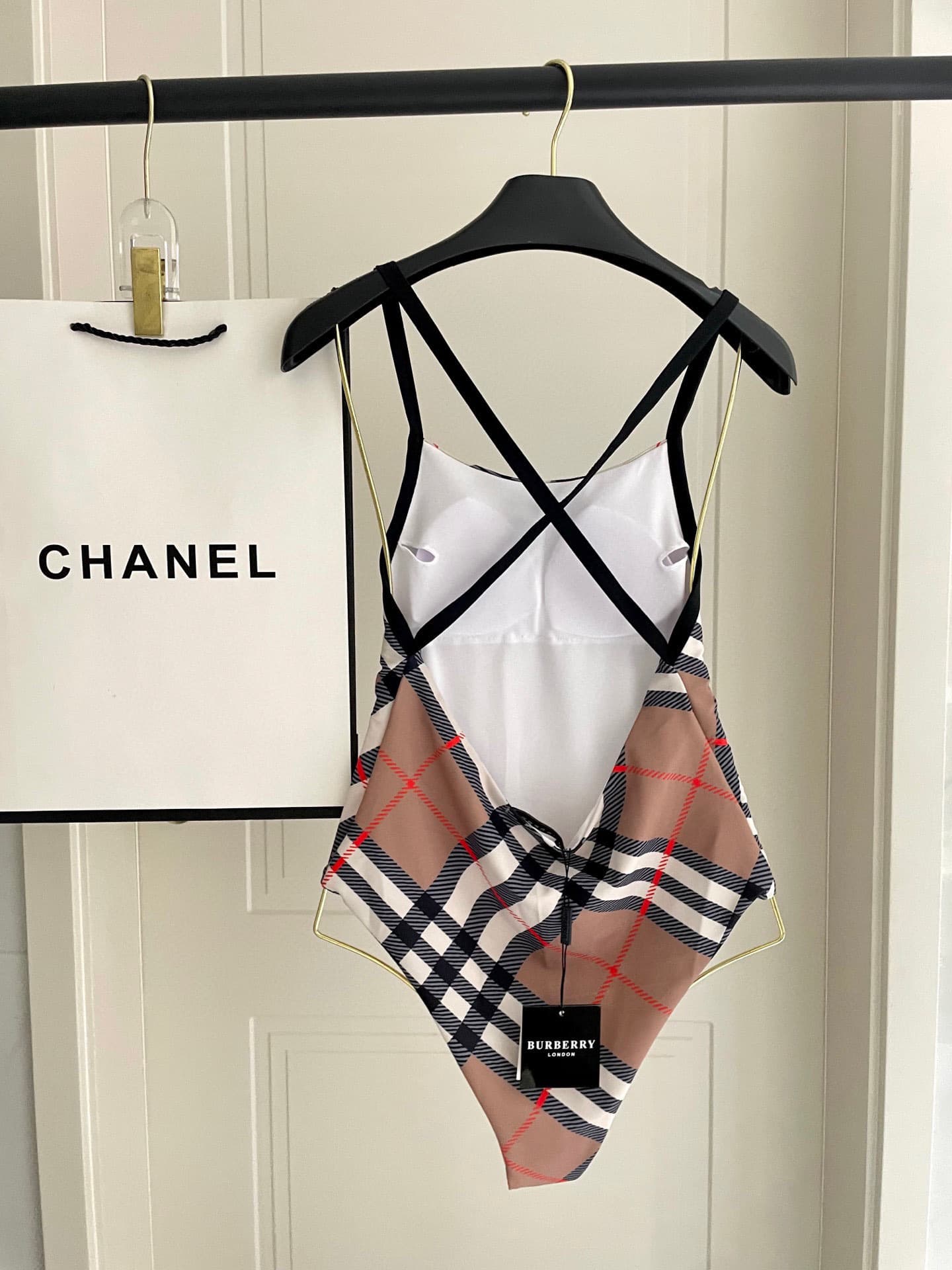C24907 Burberry swimsuits – New models available at Burberry stores, stylish and elegant 😍🥰 These swimsuits are suitable for various scenarios 🏊‍♀️ Whether at the beach, in swimming pools, hot springs, water parks, or for rafting, they work perfectly 😌 — image 6