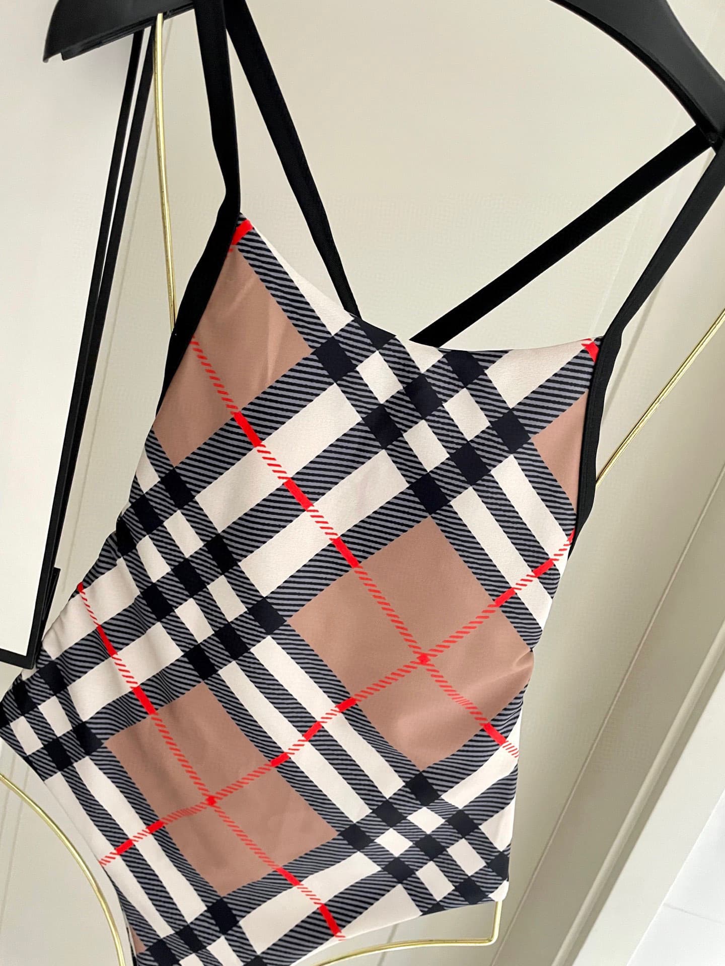 C24907 Burberry swimsuits – New models available at Burberry stores, stylish and elegant 😍🥰 These swimsuits are suitable for various scenarios 🏊‍♀️ Whether at the beach, in swimming pools, hot springs, water parks, or for rafting, they work perfectly 😌 — image 3