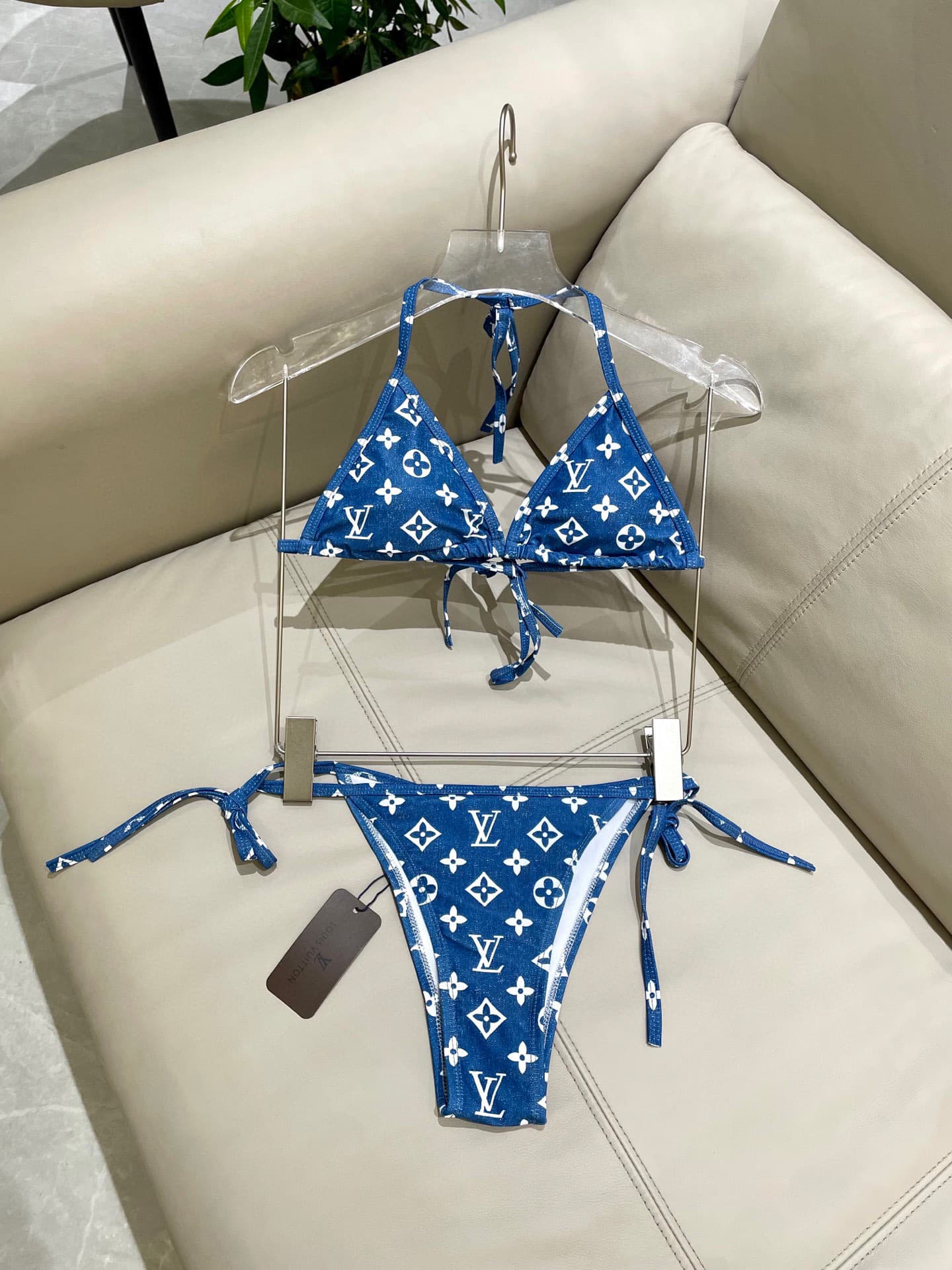 C24903 Lv swimsuit – New model split-seat swimsuit from Lv’s store 😍🥰 Suitable for various swimming scenarios 🏊‍♀️ At the beach, swimming pools, hot springs, water parks, and rafting trips – all are perfect! It can also be worn with inner clothing. The on — image 5