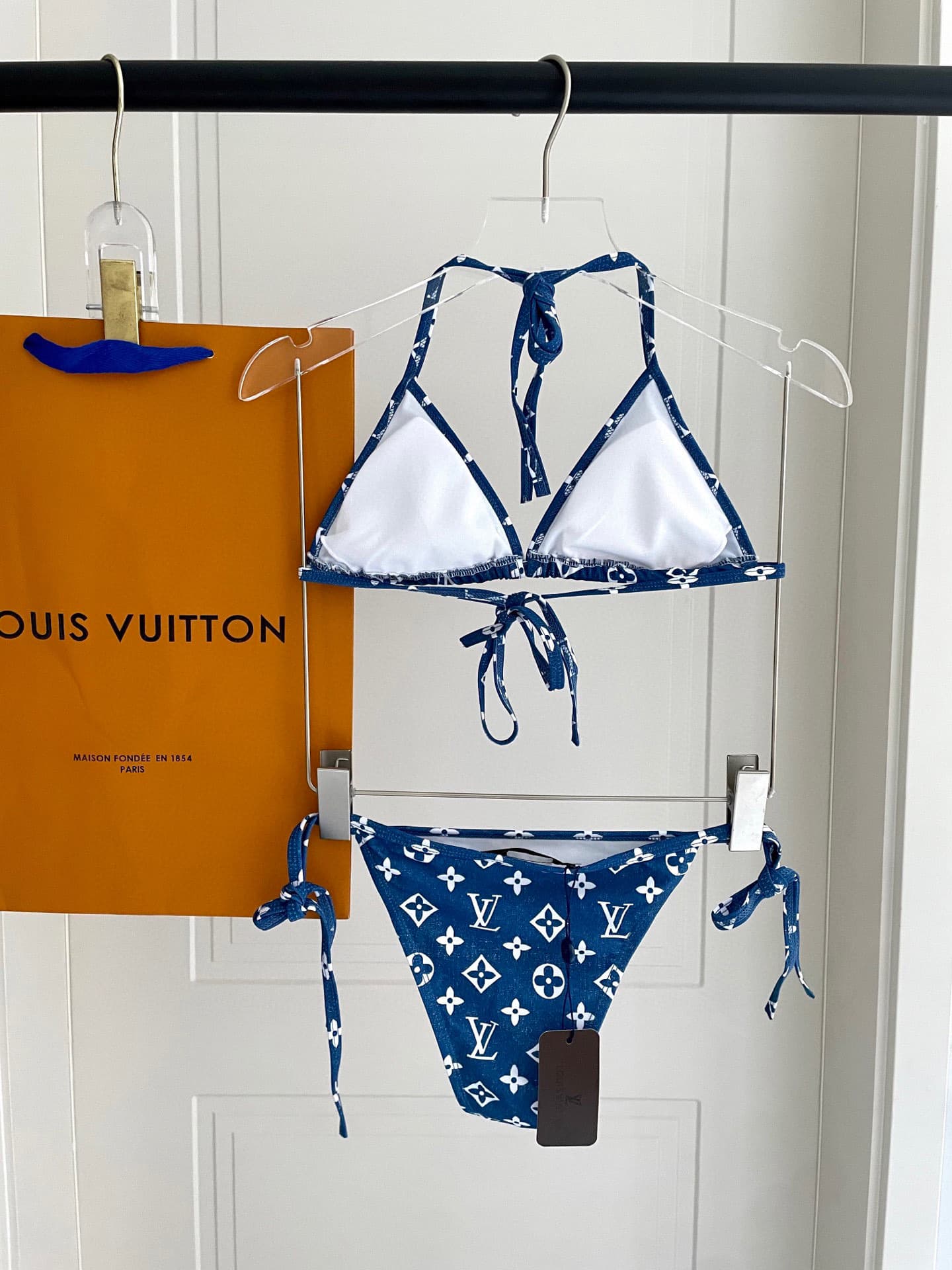 C24903 Lv swimsuit – New model split-seat swimsuit from Lv’s store 😍🥰 Suitable for various swimming scenarios 🏊‍♀️ At the beach, swimming pools, hot springs, water parks, and rafting trips – all are perfect! It can also be worn with inner clothing. The on — image 4