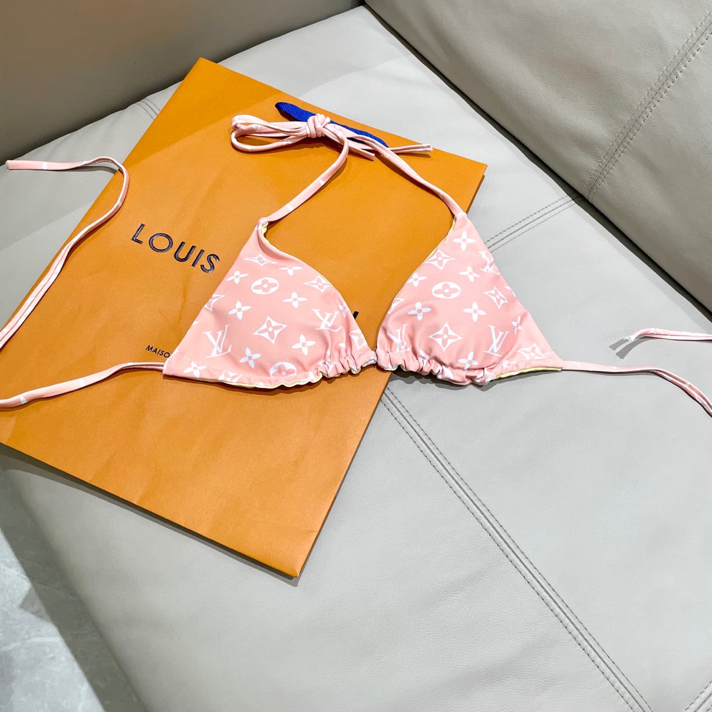 C24888 Lv swimsuits – Lv bikinis 😍🥰 are suitable for various swimming scenarios 🏊‍♀️. They can be used at the beach, in pools, hot springs, water parks, and for rafting activities 😌. They can also be worn with inner garments. The one-piece design covers t — image 6