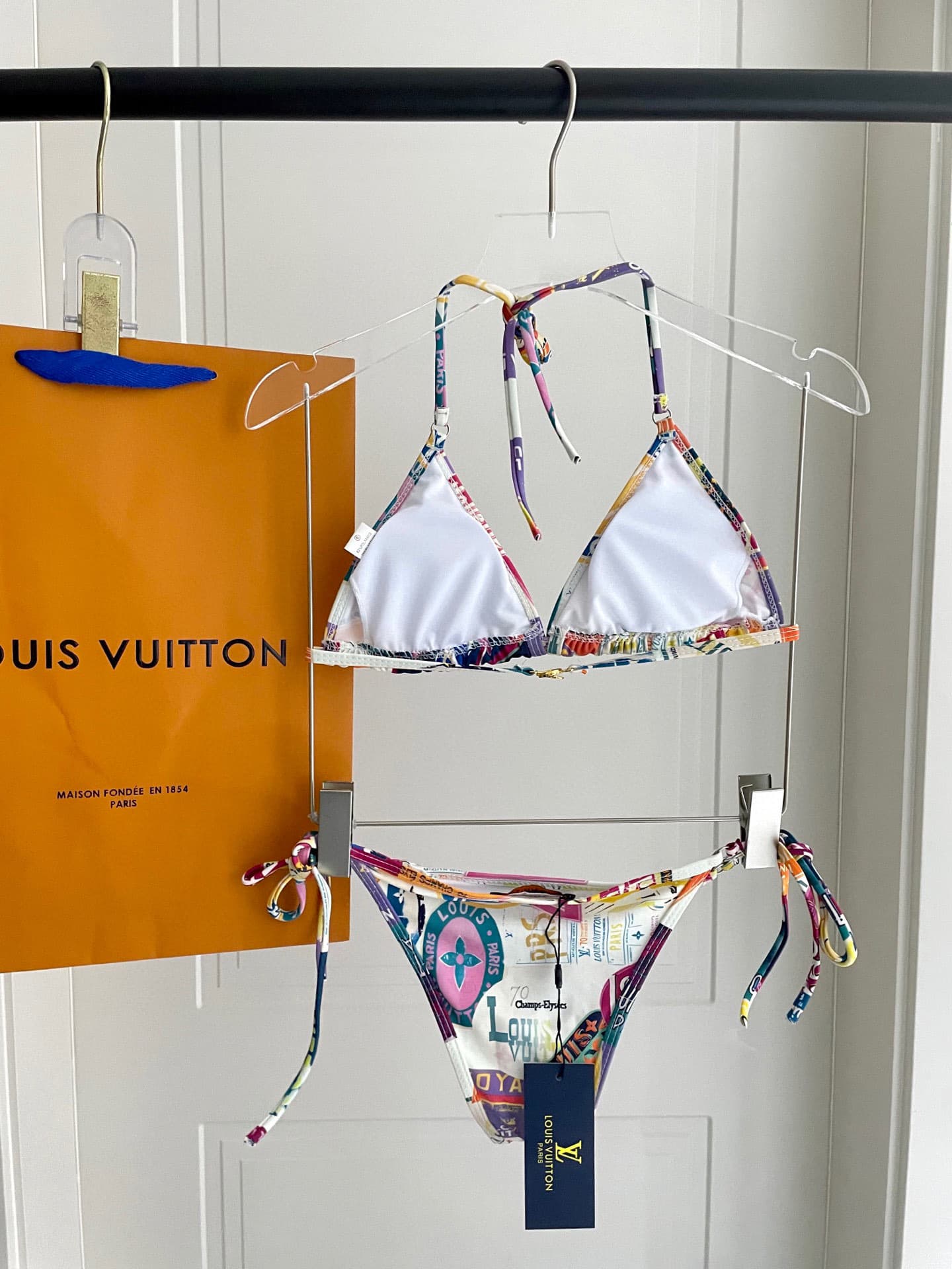 C24887 Lv swimsuit – Lv’s new bikini 😍🥰 is suitable for various swimming scenarios 🏊‍♀️. It can be used at the beach, swimming pools, hot springs, water parks, and for rafting activities 😌. It can also be worn with inner clothing. The one-piece design cov — image 6