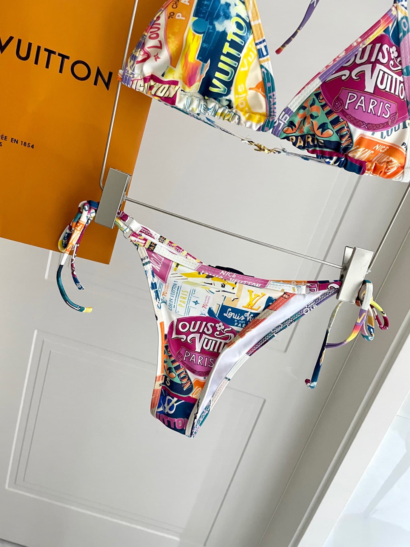 C24887 Lv swimsuit – Lv’s new bikini 😍🥰 is suitable for various swimming scenarios 🏊‍♀️. It can be used at the beach, swimming pools, hot springs, water parks, and for rafting activities 😌. It can also be worn with inner clothing. The one-piece design cov — image 5