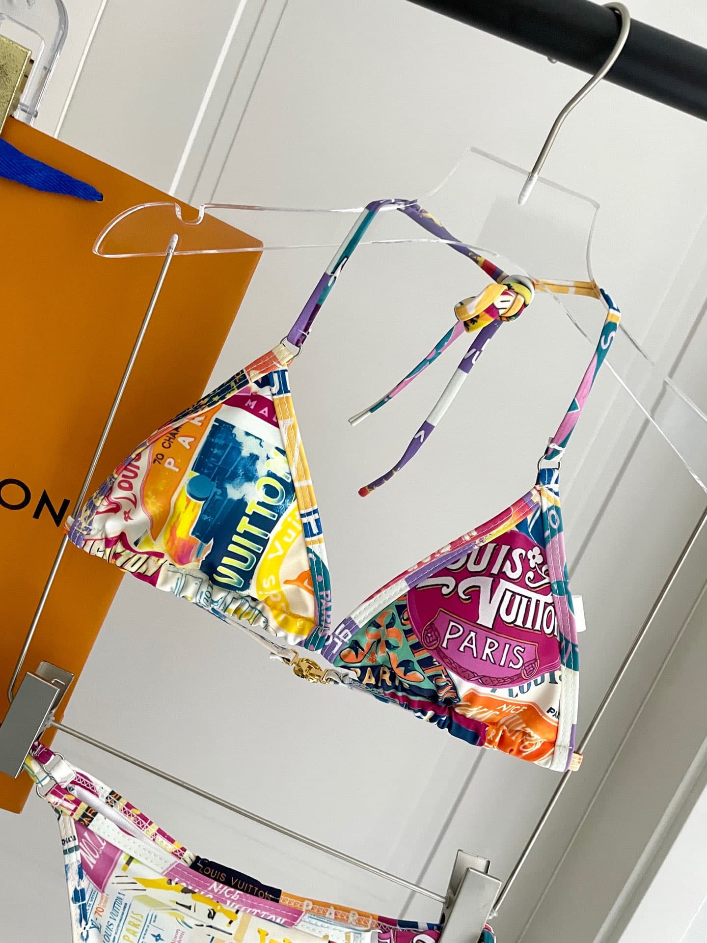 C24887 Lv swimsuit – Lv’s new bikini 😍🥰 is suitable for various swimming scenarios 🏊‍♀️. It can be used at the beach, swimming pools, hot springs, water parks, and for rafting activities 😌. It can also be worn with inner clothing. The one-piece design cov — image 3