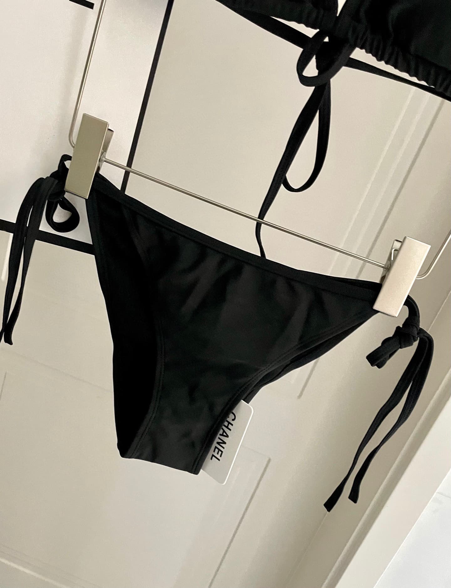 C24889 Chanel swimsuit – Chanel’s new split-seat swimsuit 😍🥰 It’s suitable for various swimming scenarios 🏊‍♀️ Whether it’s by the sea, in a swimming pool, at hot springs, or in water parks – it works perfectly 😌 It can also be worn with inner clothing. T — image 3