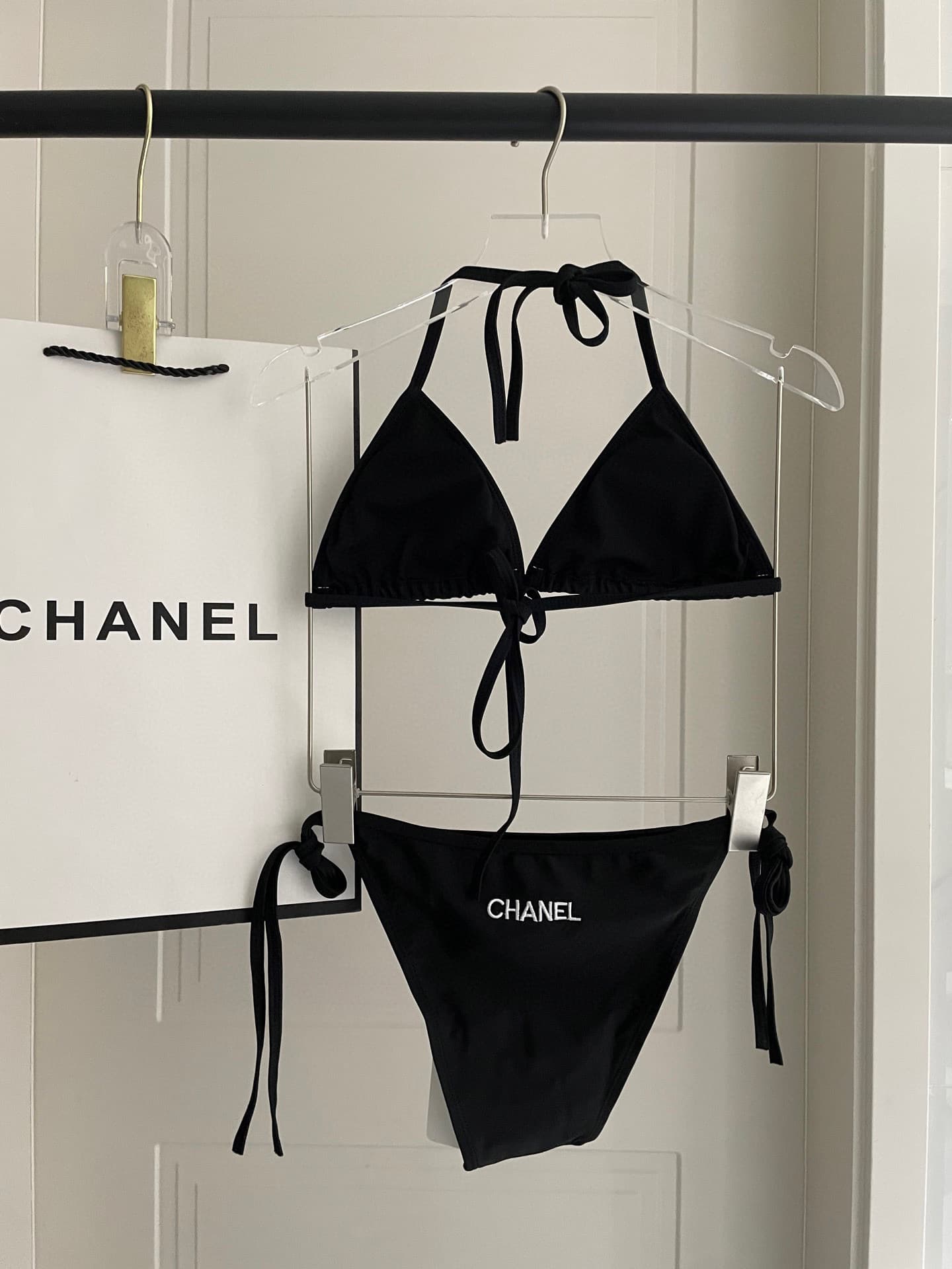C24889 Chanel swimsuit – Chanel’s new split-seat swimsuit 😍🥰 It’s suitable for various swimming scenarios 🏊‍♀️ Whether it’s by the sea, in a swimming pool, at hot springs, or in water parks – it works perfectly 😌 It can also be worn with inner clothing. T — image 4