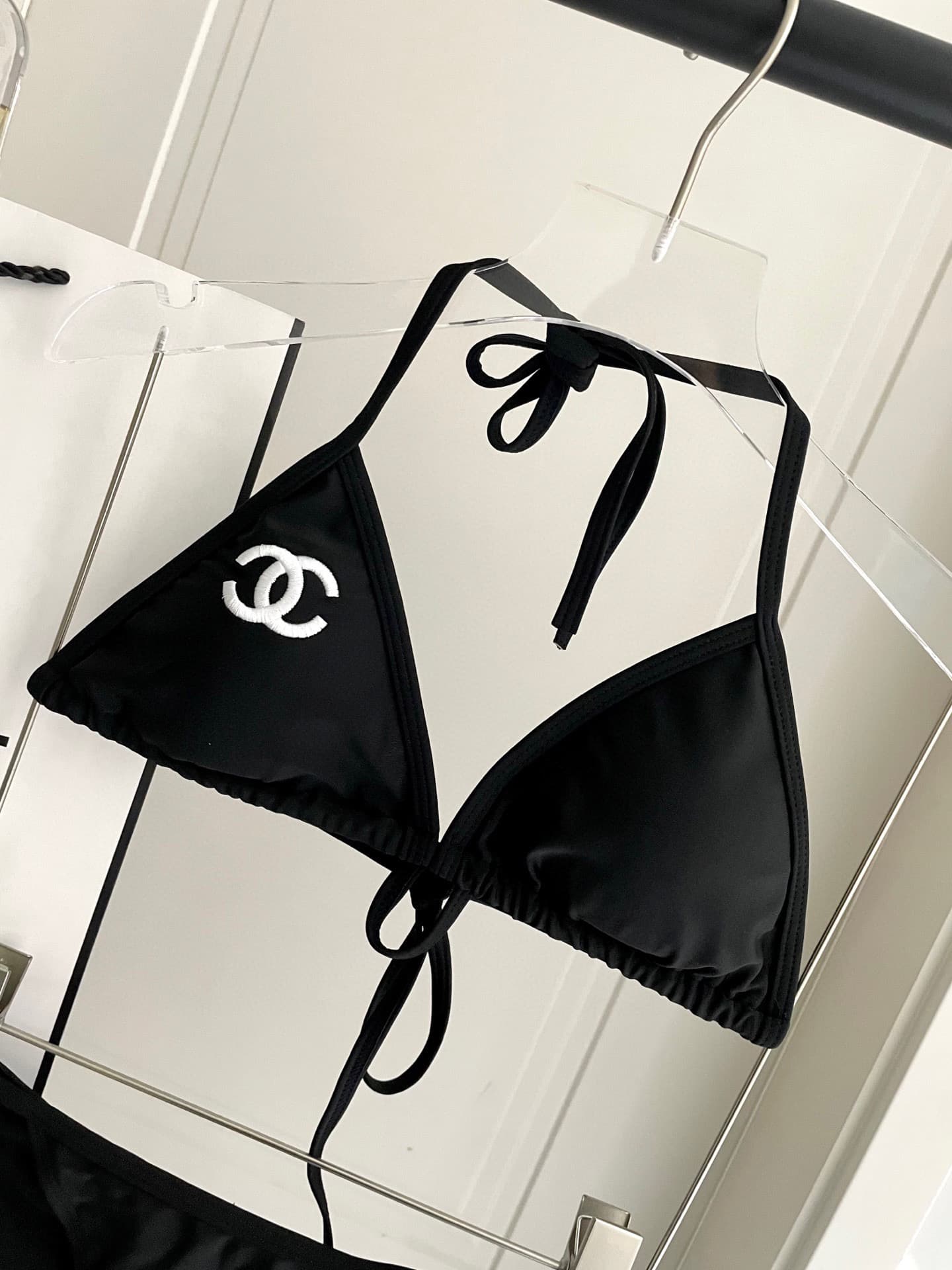 C24889 Chanel swimsuit – Chanel’s new split-seat swimsuit 😍🥰 It’s suitable for various swimming scenarios 🏊‍♀️ Whether it’s by the sea, in a swimming pool, at hot springs, or in water parks – it works perfectly 😌 It can also be worn with inner clothing. T — image 2