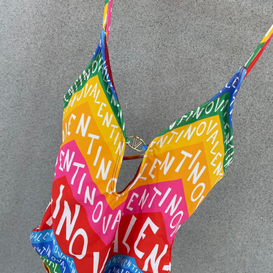 C24895 Valentino swimsuits – Valentino’s new models 😍🥰 These swimsuits are suitable for various situations 🏊‍♀️ Whether at the beach, in a swimming pool, in hot springs, or at water parks – they work well 😌 They can also be worn with inner clothing. The o — image 6