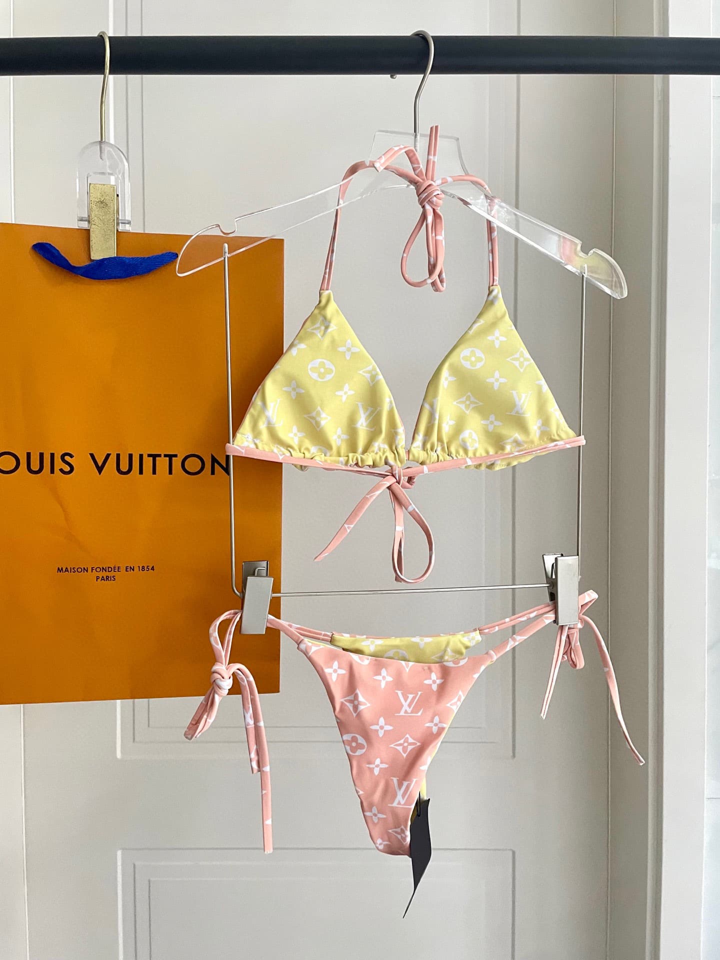 C24876 Lv swimsuit – Lv bikini 😍🥰 It’s a swimsuit suitable for various occasions 🏊‍♀️ Whether it’s by the sea, in a swimming pool, at hot springs, or in water parks – it works perfectly 😌 It can also be worn with inner clothes. The one-piece design covers — image 4