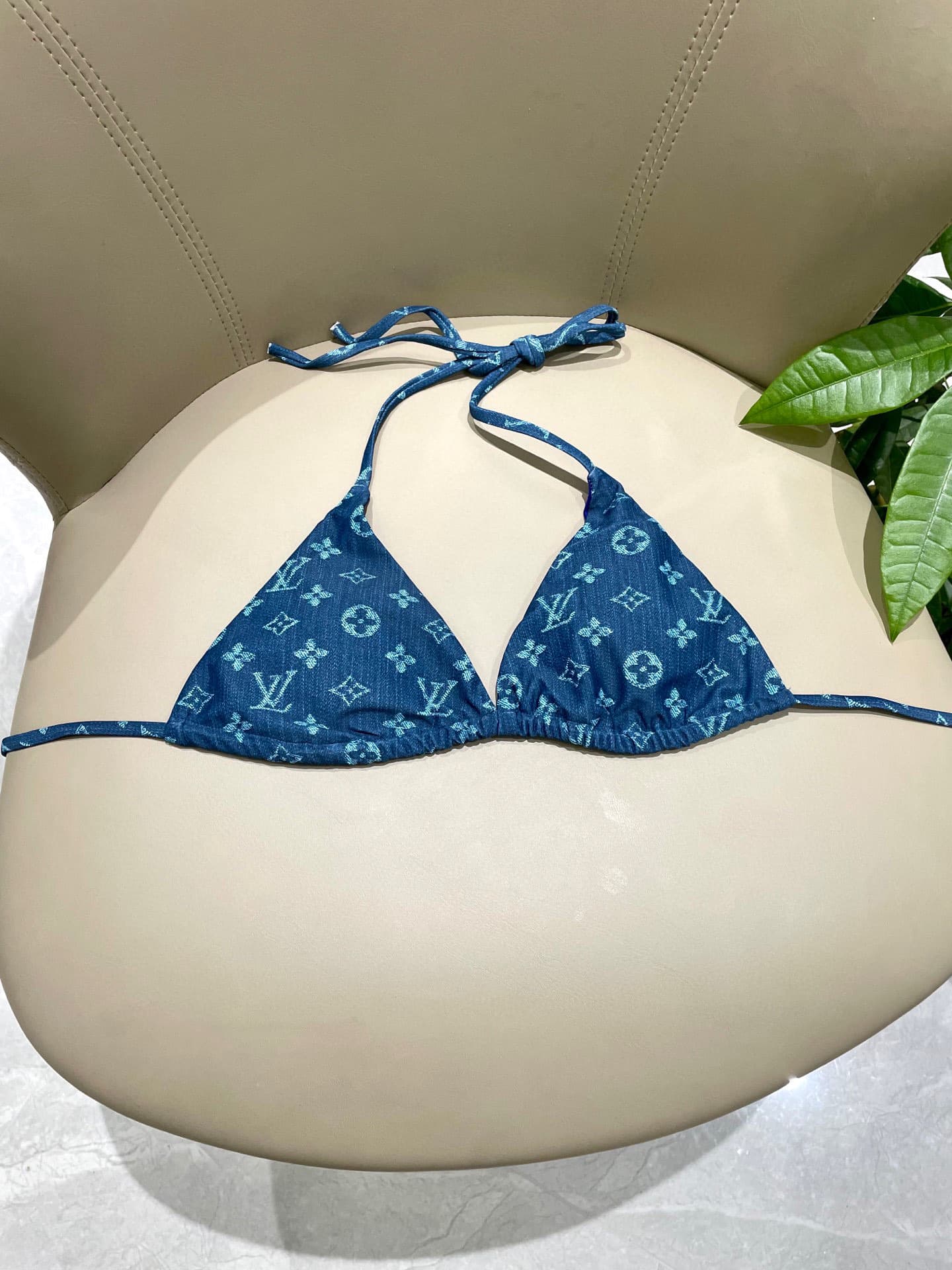 C24875 Lv swimsuits – Lv bikinis 😍🥰 – are suitable for various swimming scenarios 🏊‍♀️. Ideal for beach, swimming pools, hot springs, water parks, and rafting activities 😌. They can also be worn with inner garments. The one-piece design covers the body an — image 6
