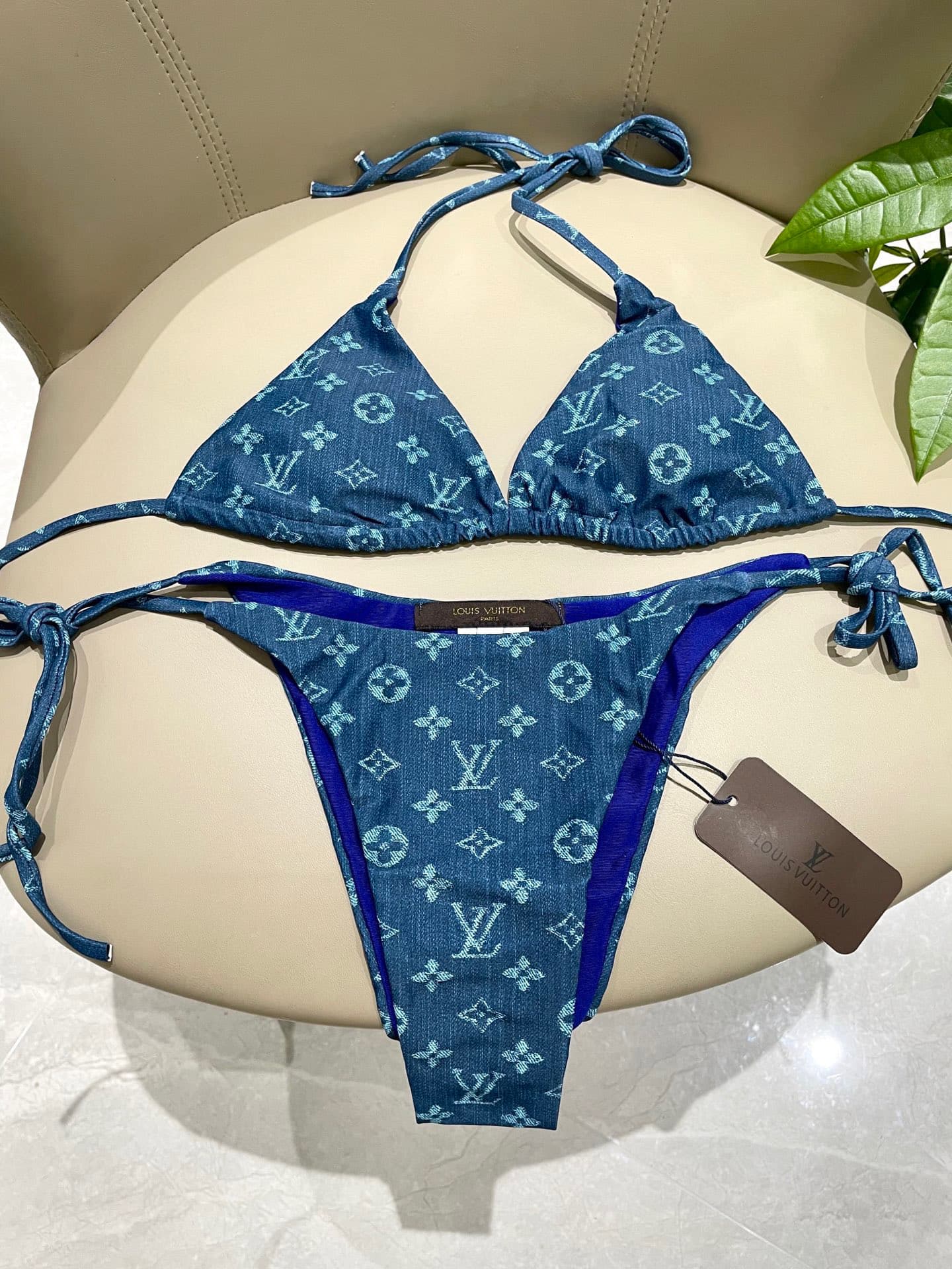 C24875 Lv swimsuits – Lv bikinis 😍🥰 – are suitable for various swimming scenarios 🏊‍♀️. Ideal for beach, swimming pools, hot springs, water parks, and rafting activities 😌. They can also be worn with inner garments. The one-piece design covers the body an — image 8