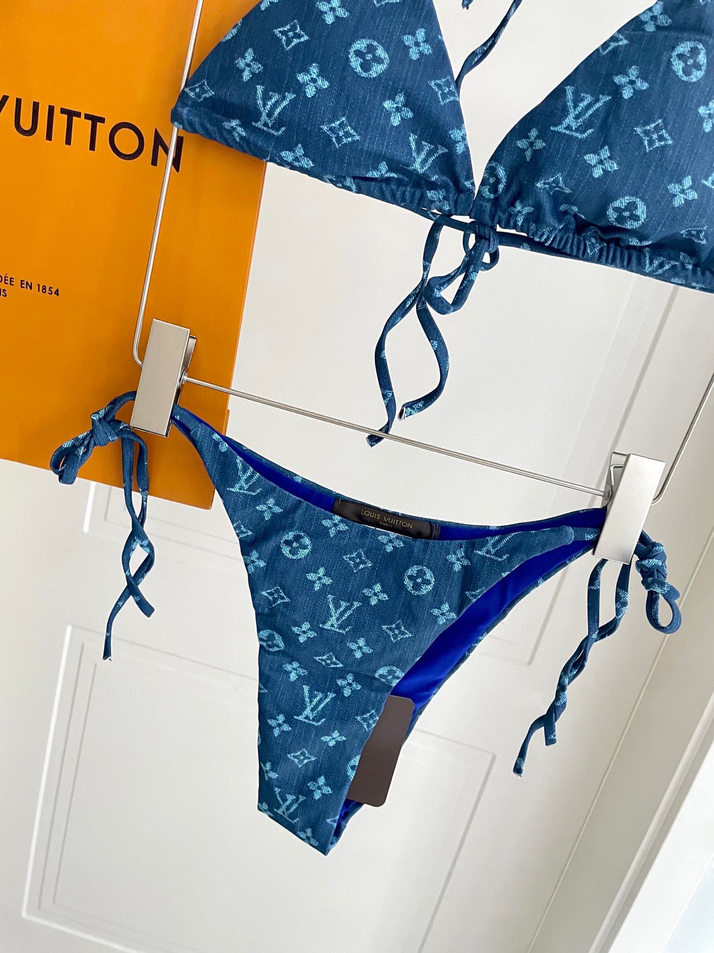 C24875 Lv swimsuits – Lv bikinis 😍🥰 – are suitable for various swimming scenarios 🏊‍♀️. Ideal for beach, swimming pools, hot springs, water parks, and rafting activities 😌. They can also be worn with inner garments. The one-piece design covers the body an — image 3