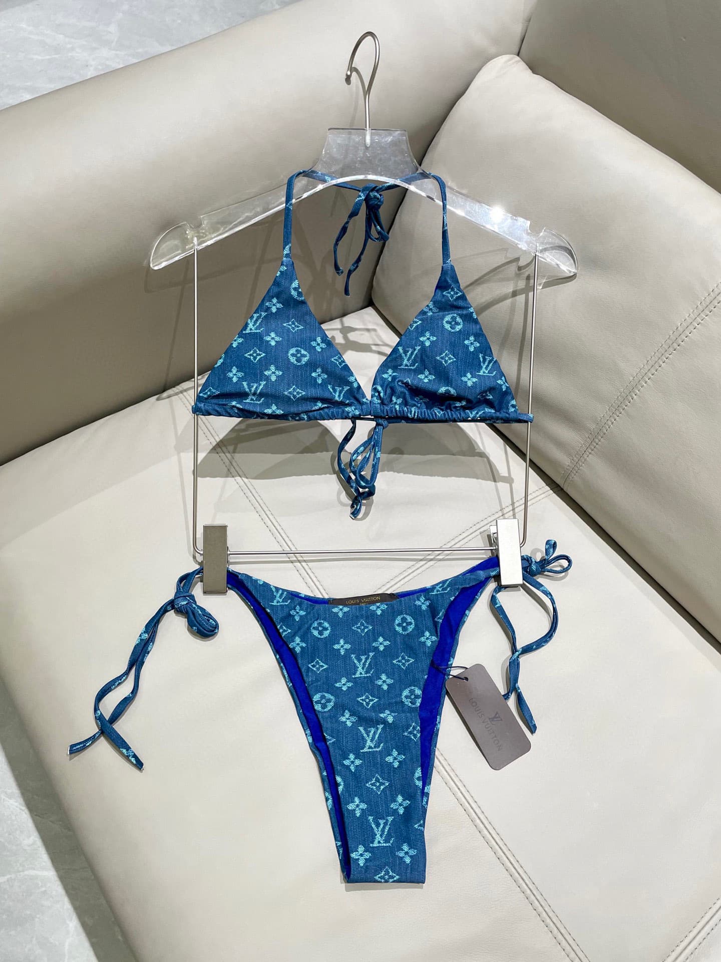C24875 Lv swimsuits – Lv bikinis 😍🥰 – are suitable for various swimming scenarios 🏊‍♀️. Ideal for beach, swimming pools, hot springs, water parks, and rafting activities 😌. They can also be worn with inner garments. The one-piece design covers the body an — image 5