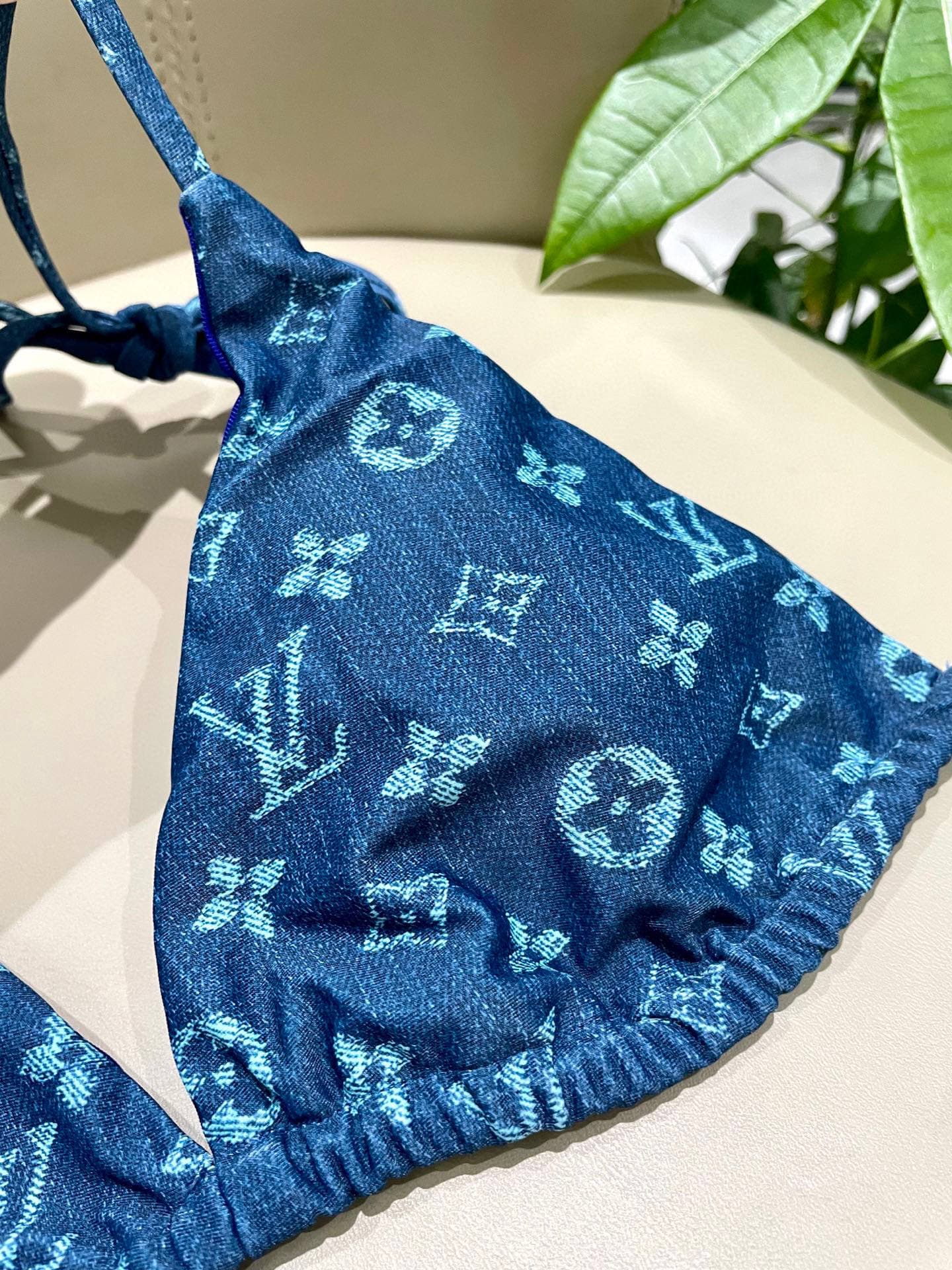 C24875 Lv swimsuits – Lv bikinis 😍🥰 – are suitable for various swimming scenarios 🏊‍♀️. Ideal for beach, swimming pools, hot springs, water parks, and rafting activities 😌. They can also be worn with inner garments. The one-piece design covers the body an — image 7