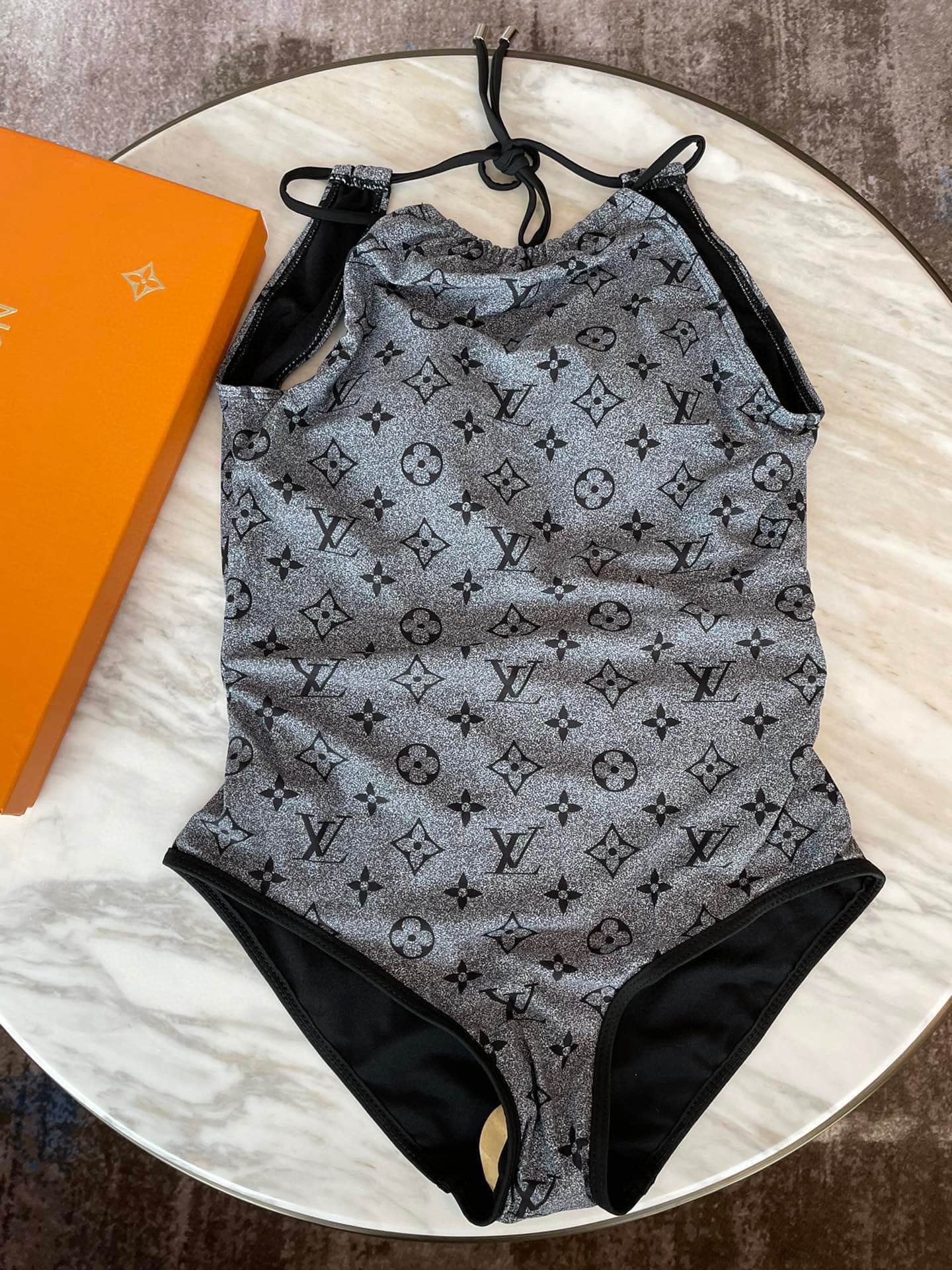 C24873 Lv swimsuit Lv😍🥰 – a swimsuit suitable for various scenarios 🏊‍♀️. It can be used at the beach, swimming pools, hot springs, water parks, and for rafting activities 😌. It can also be worn with inner layers. The one-piece design covers the body and  — image 7