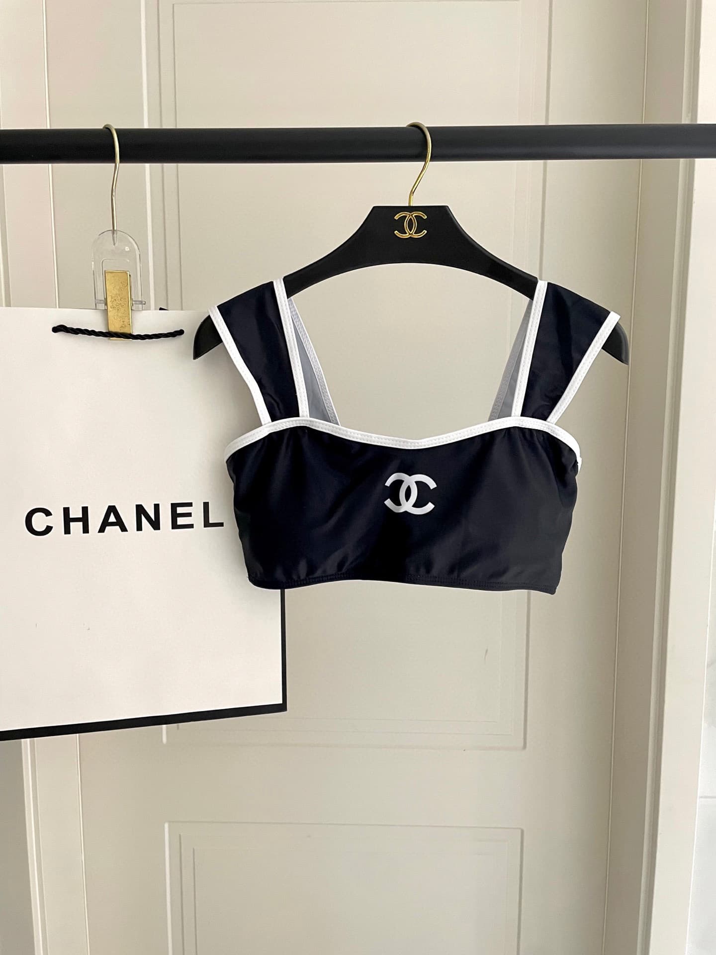 C24872 Chanel swimsuit – Chanel split design 😍🥰 A swimsuit suitable for various scenarios 🏊‍♀️ Whether at the beach, in a swimming pool, in hot springs, or at an aquatic park – it’s perfect for all those occasions 😌 It can also be worn with inner garments — image 5
